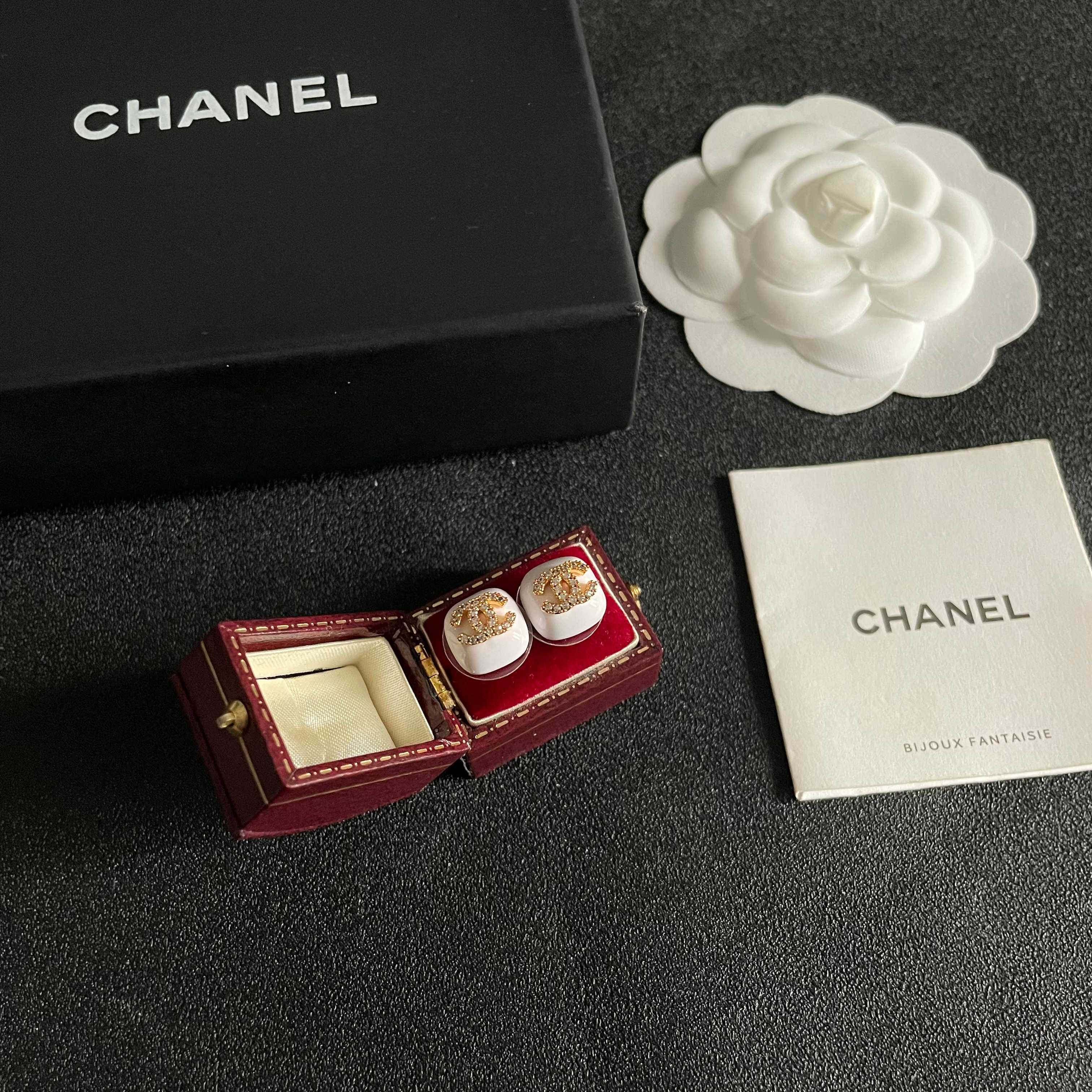 Chanel香奈儿 中古 双C耳钉👀小香家的款式真心无需多介绍😘🎶每一款都超好看，精致大方，非常显气质