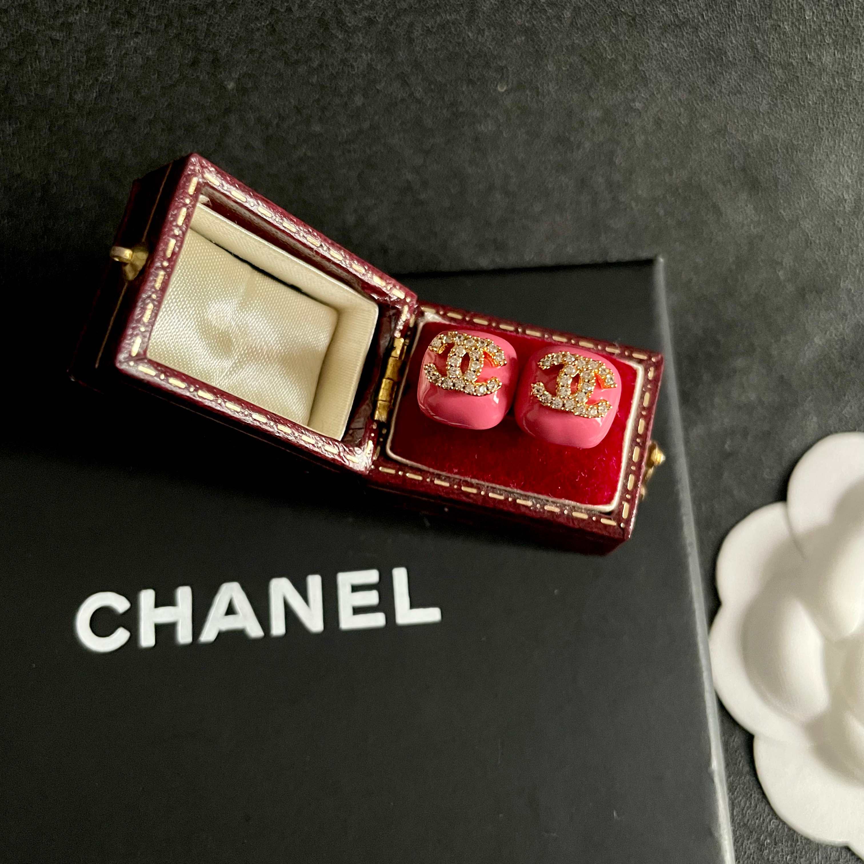 Chanel香奈儿 中古 双C耳钉👀小香家的款式真心无需多介绍😘🎶每一款都超好看，精致大方，非常显气质