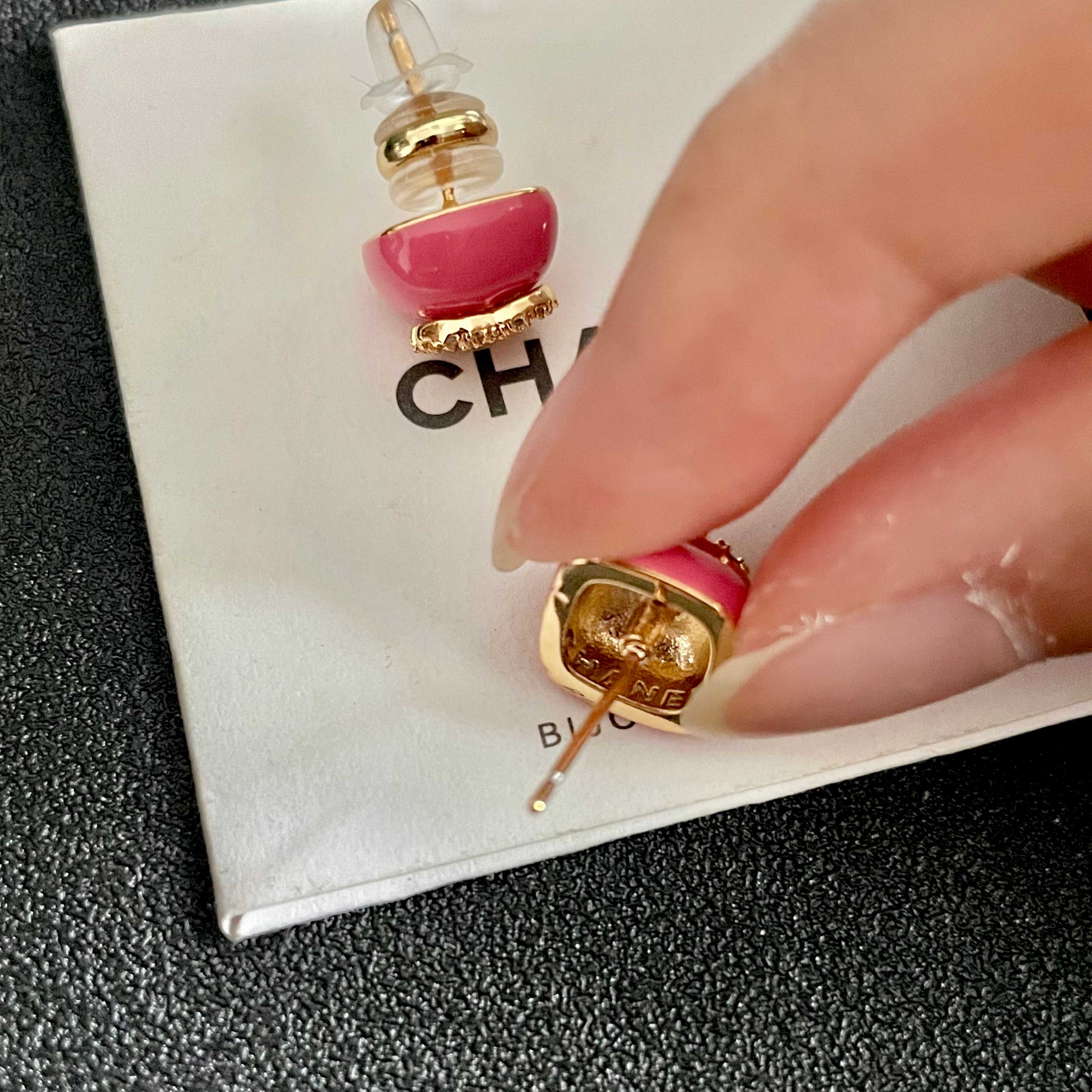 Chanel香奈儿 中古 双C耳钉👀小香家的款式真心无需多介绍😘🎶每一款都超好看，精致大方，非常显气质