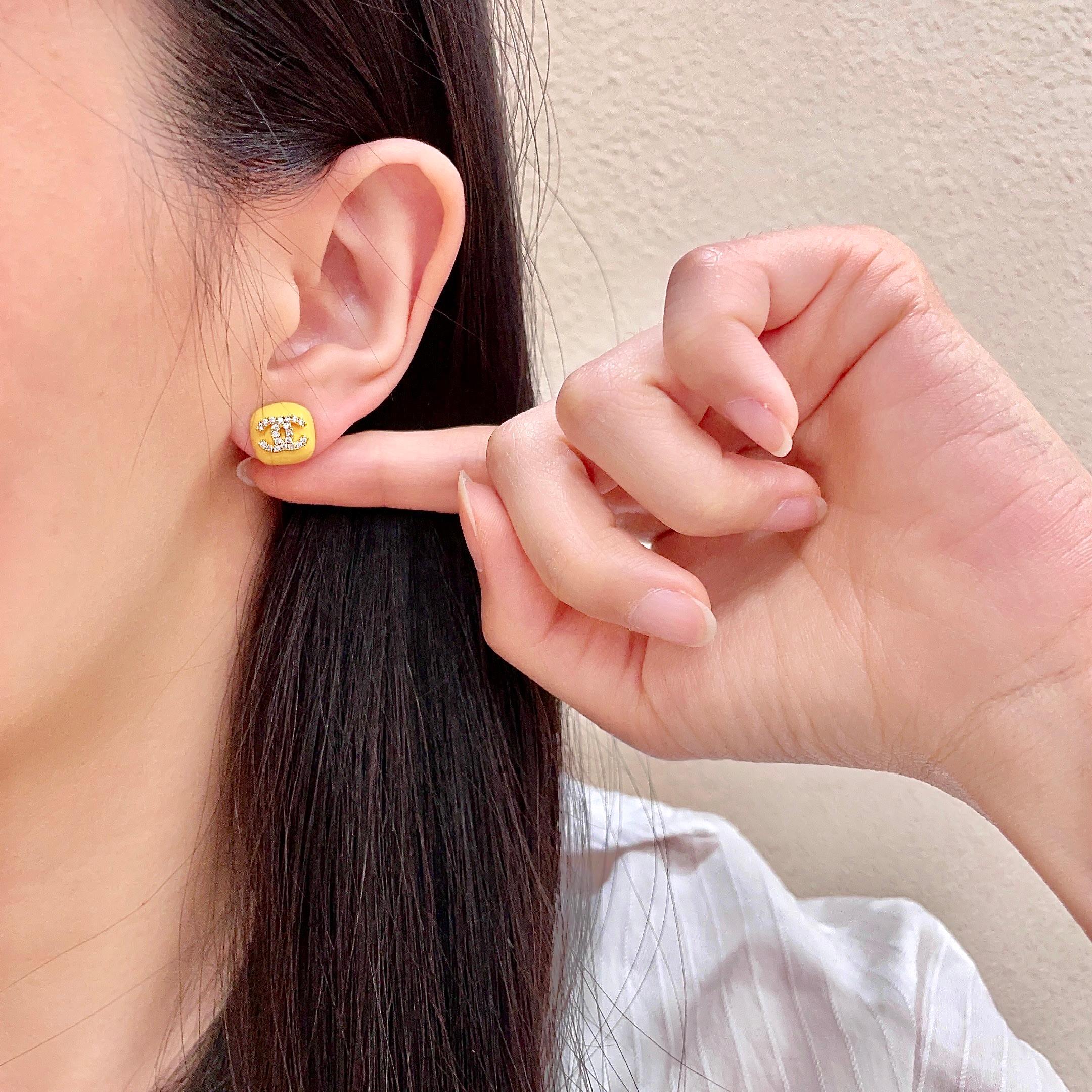 Chanel香奈儿 中古 双C耳钉👀小香家的款式真心无需多介绍😘🎶每一款都超好看，精致大方，非常显气质