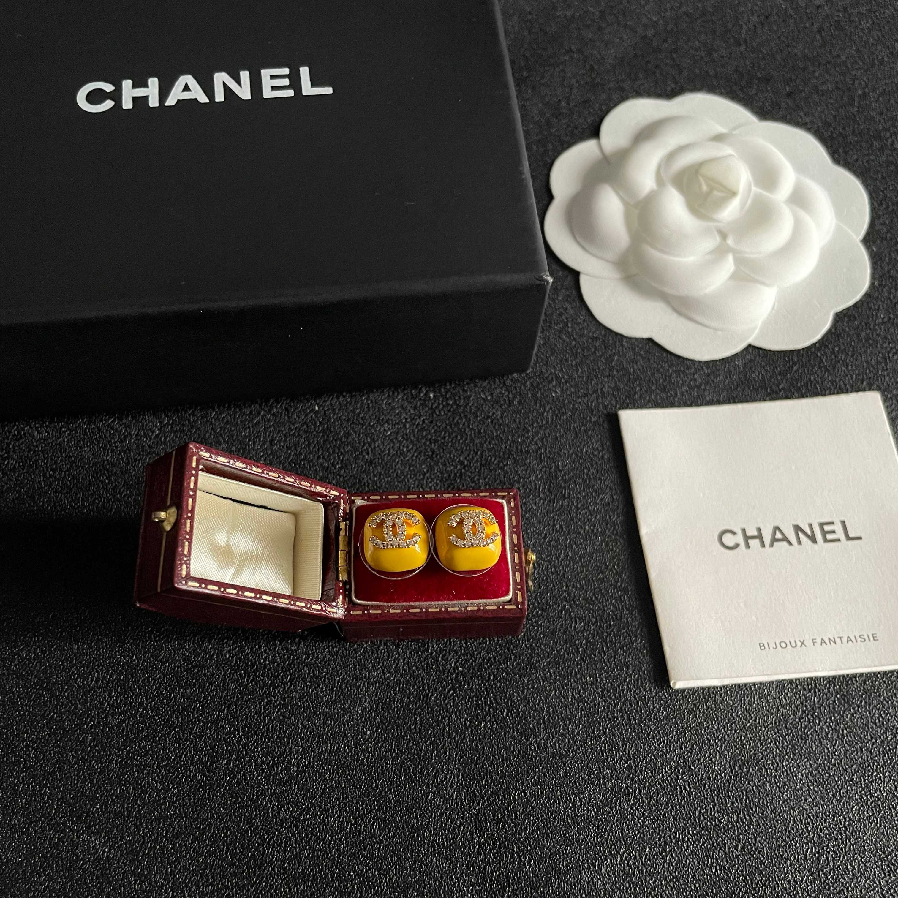 Chanel香奈儿 中古 双C耳钉👀小香家的款式真心无需多介绍😘🎶每一款都超好看，精致大方，非常显气质