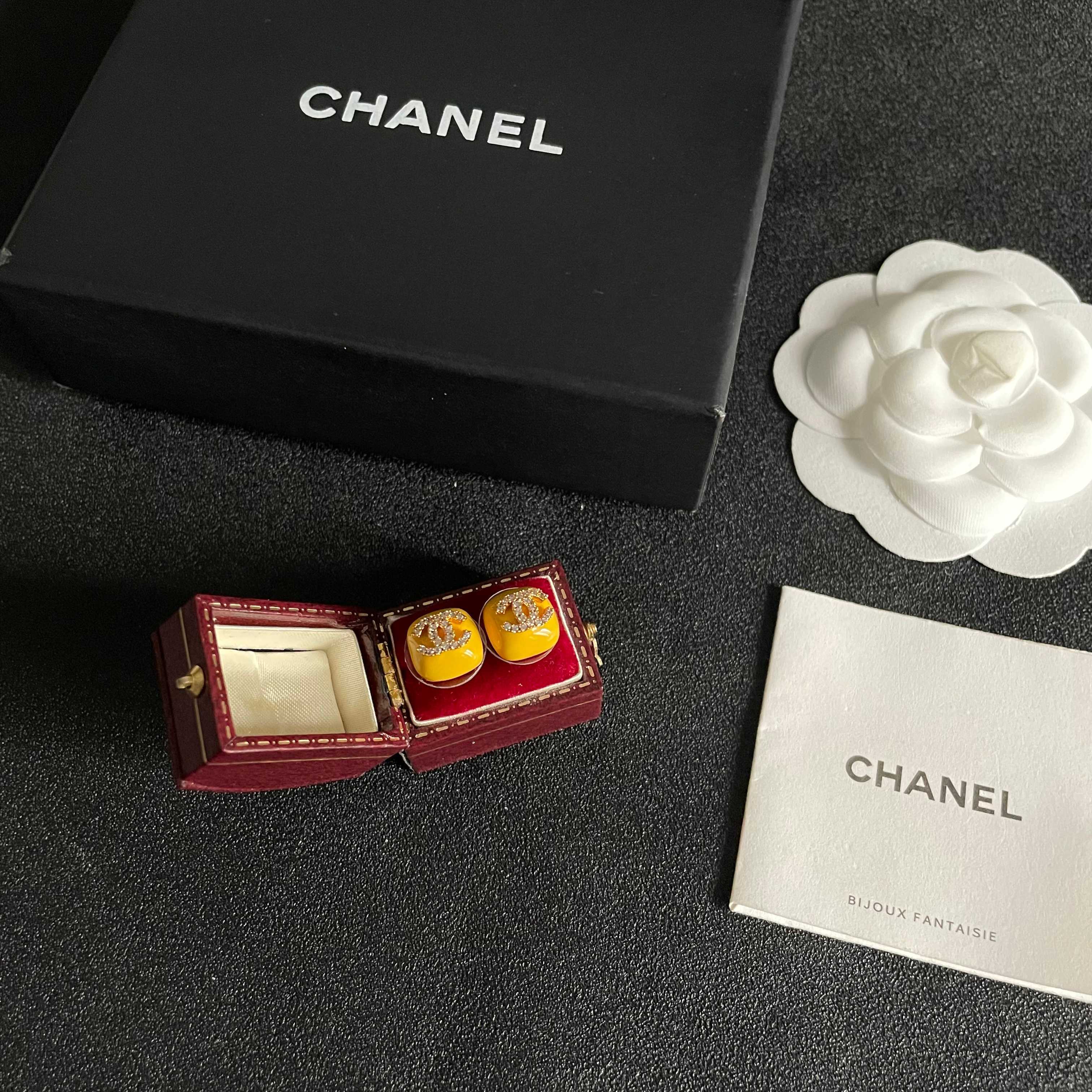 Chanel香奈儿 中古 双C耳钉👀小香家的款式真心无需多介绍😘🎶每一款都超好看，精致大方，非常显气质