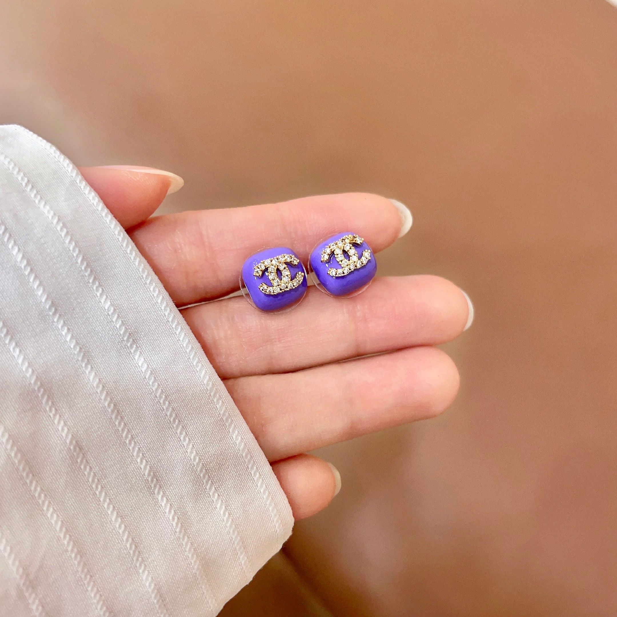 Chanel香奈儿 中古 双C耳钉👀小香家的款式真心无需多介绍😘🎶每一款都超好看，精致大方，非常显气质