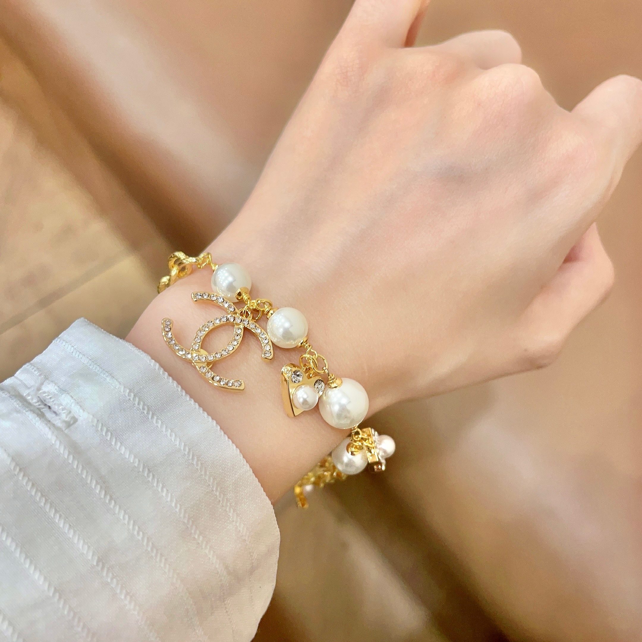 Chanel香奈儿 中古 手链👀原版复刻logo  小香家的款式真心无需多介绍😘🎶每一款都超好看，精致大