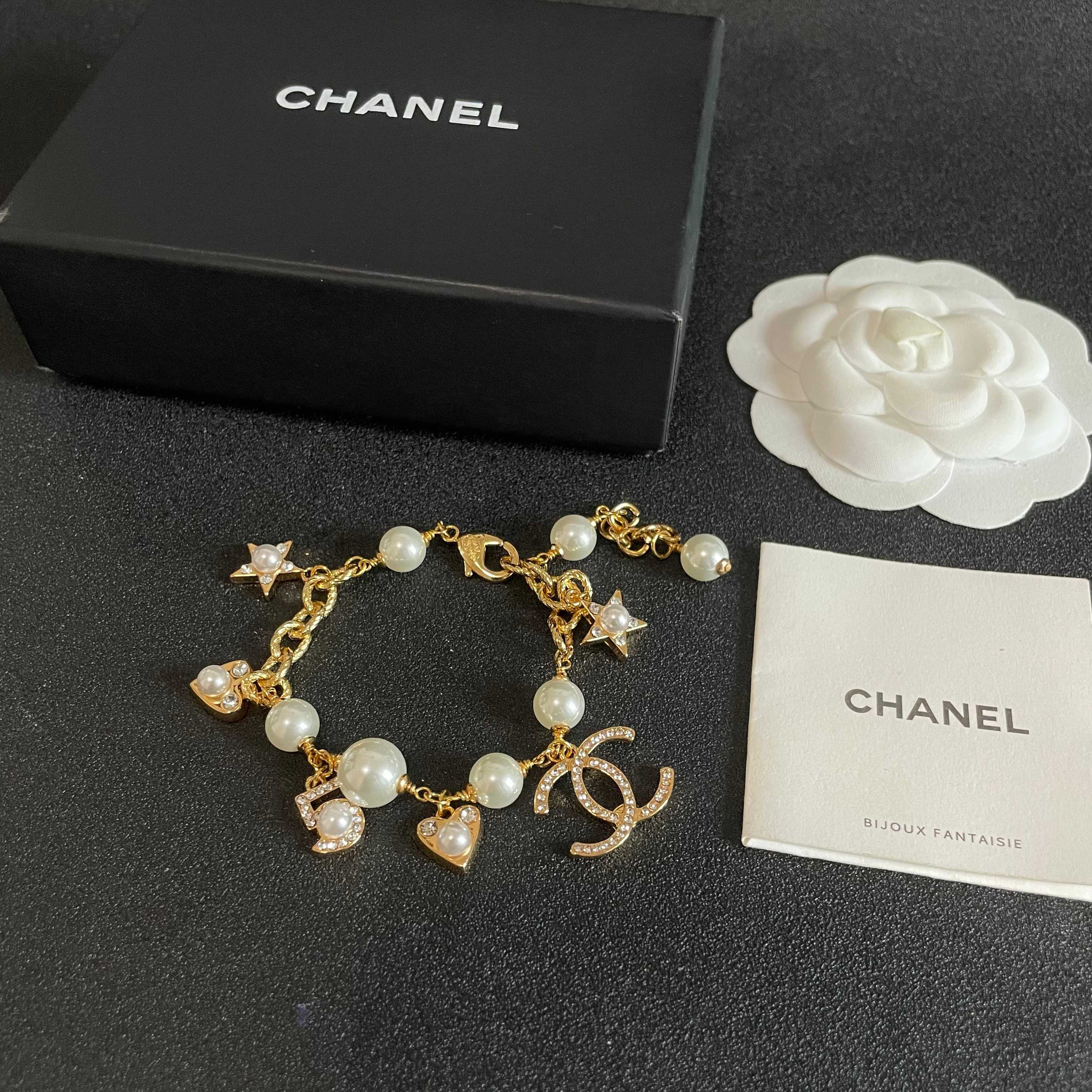 Chanel香奈儿 中古 手链👀原版复刻logo  小香家的款式真心无需多介绍😘🎶每一款都超好看，精致大
