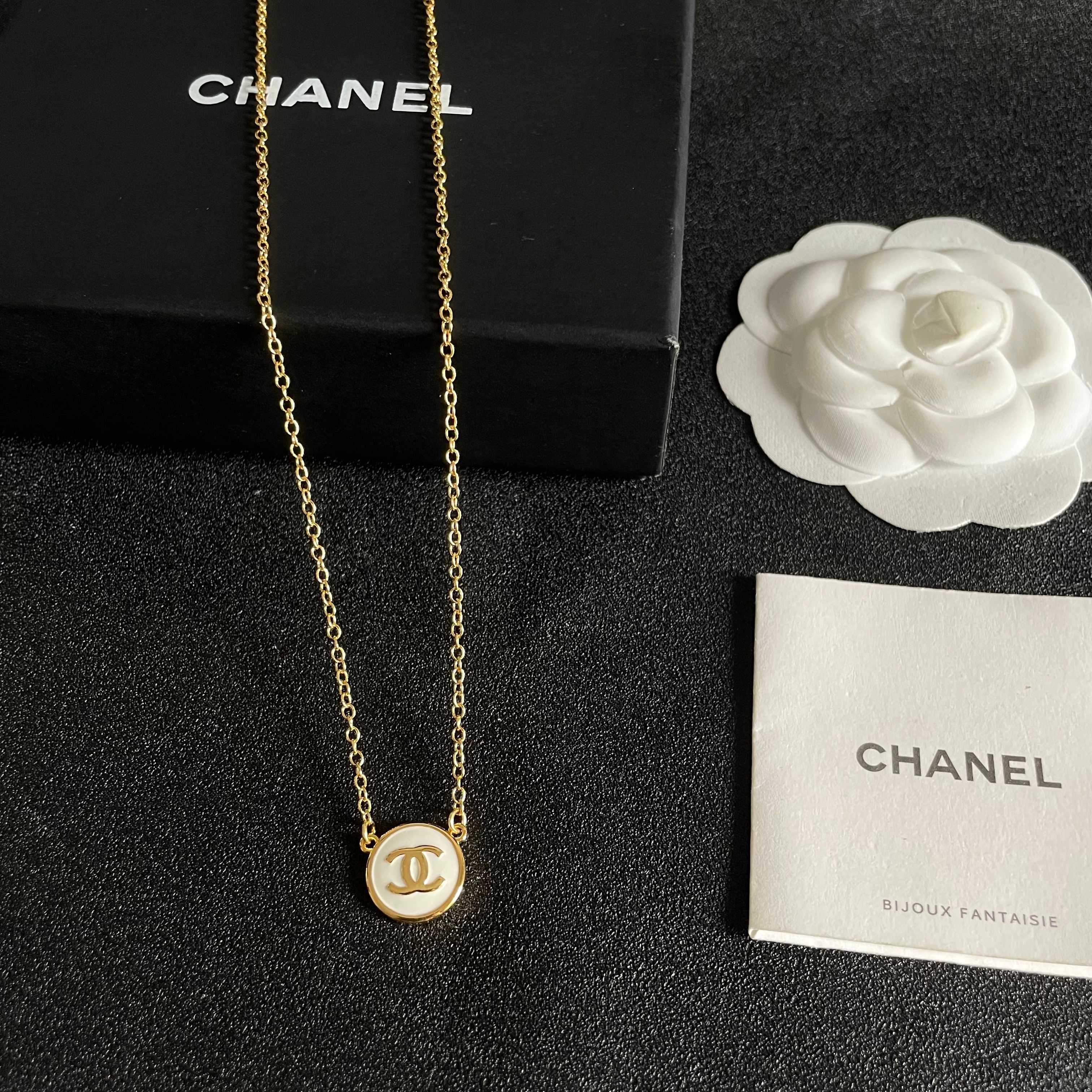 Chanel香奈儿 中古 项链👀小香家的款式真心无需多介绍😘🎶每一款都超好看，精致大方，非常显气质.