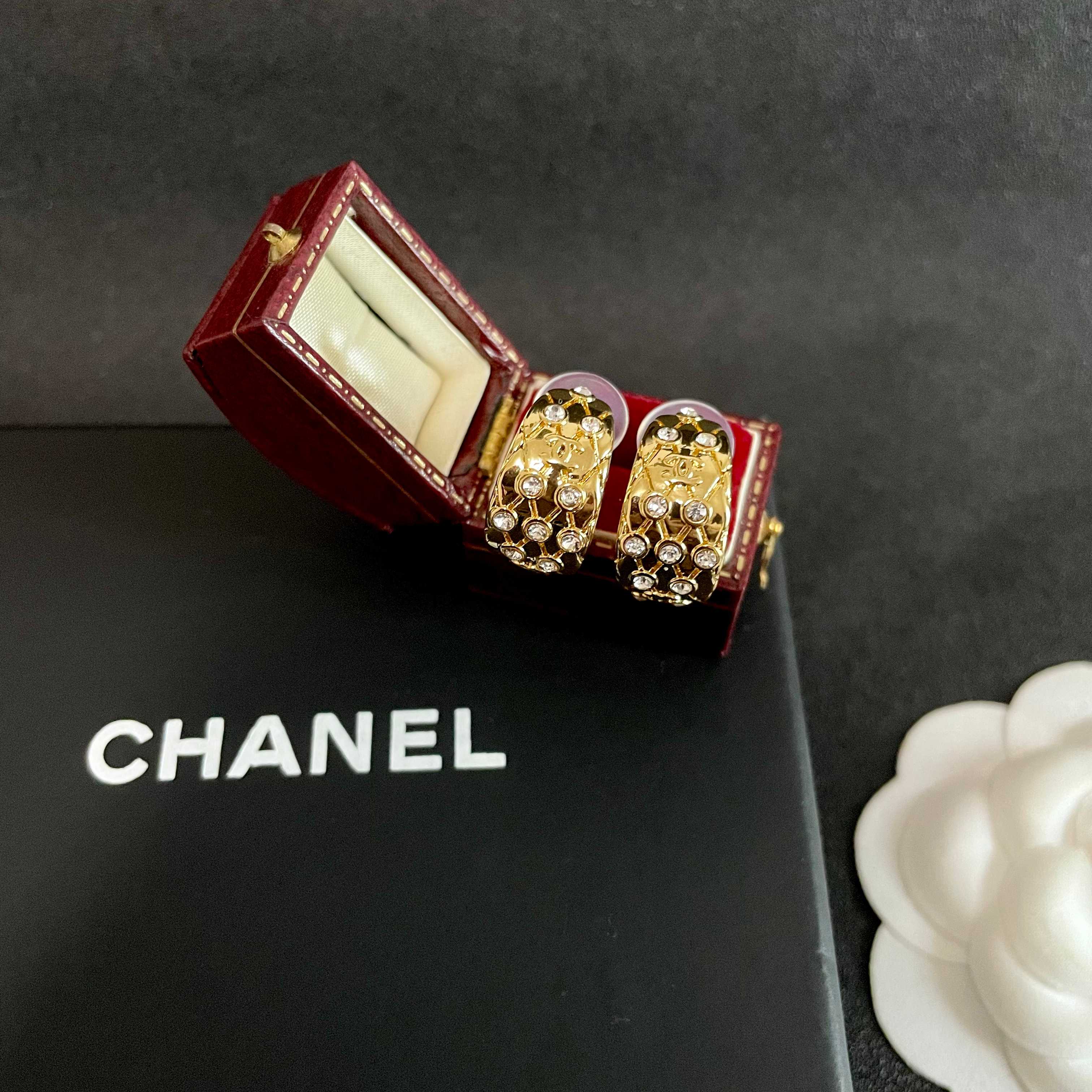 Chanel香奈儿 中古 双C耳钉👀小香家的款式真心无需多介绍😘🎶每一款都超好看，精致大方，非常显气质
