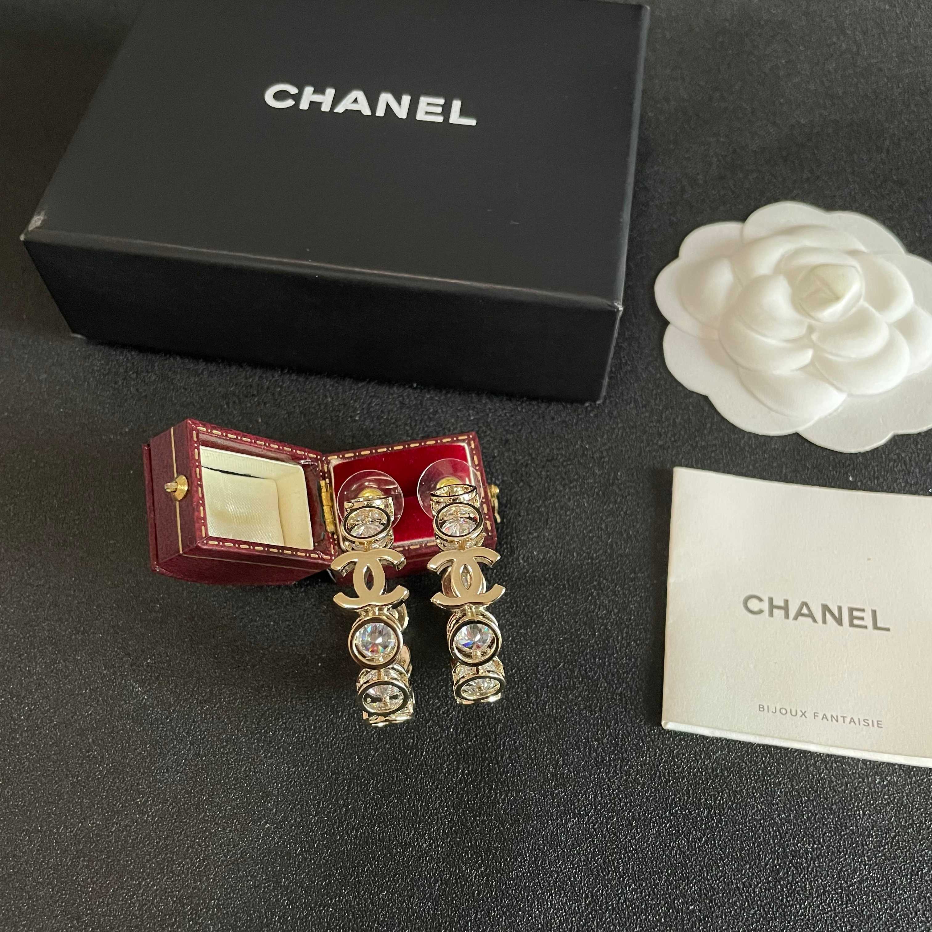 Chanel香奈儿 中古 双C耳钉👀小香家的款式真心无需多介绍😘🎶每一款都超好看，精致大方，非常显气质