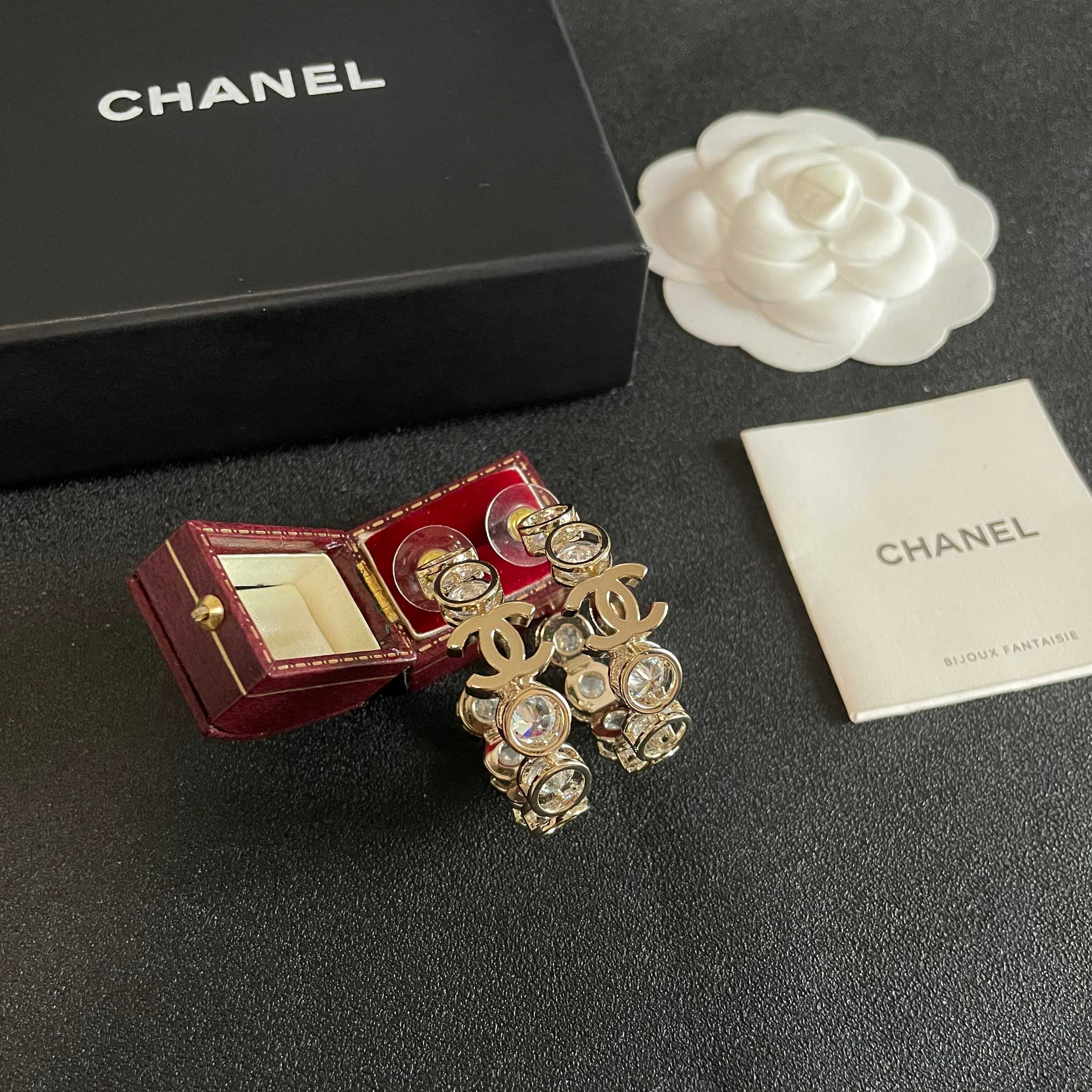 Chanel香奈儿 中古 双C耳钉👀小香家的款式真心无需多介绍😘🎶每一款都超好看，精致大方，非常显气质