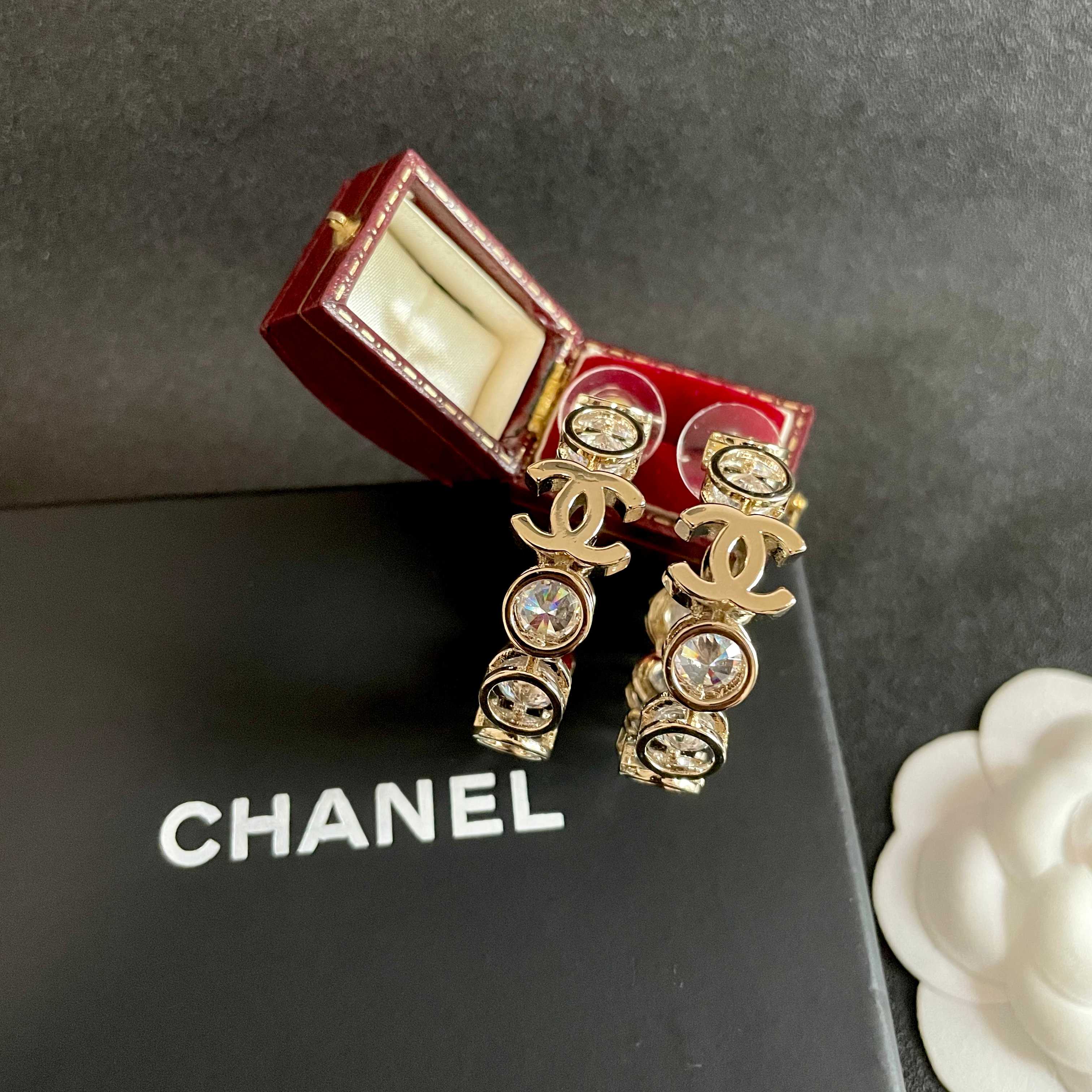 Chanel香奈儿 中古 双C耳钉👀小香家的款式真心无需多介绍😘🎶每一款都超好看，精致大方，非常显气质