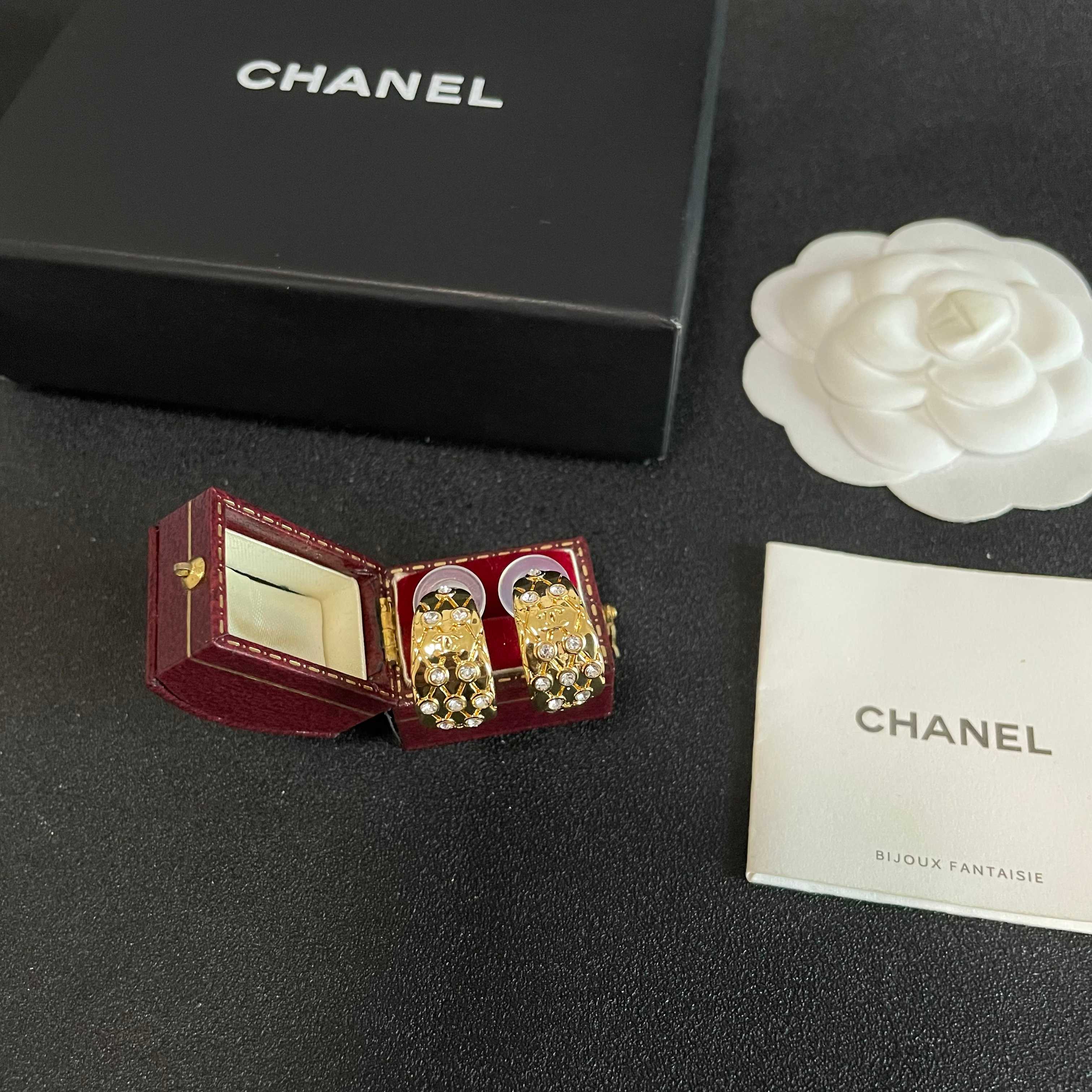 Chanel香奈儿 中古 双C耳钉👀小香家的款式真心无需多介绍😘🎶每一款都超好看，精致大方，非常显气质