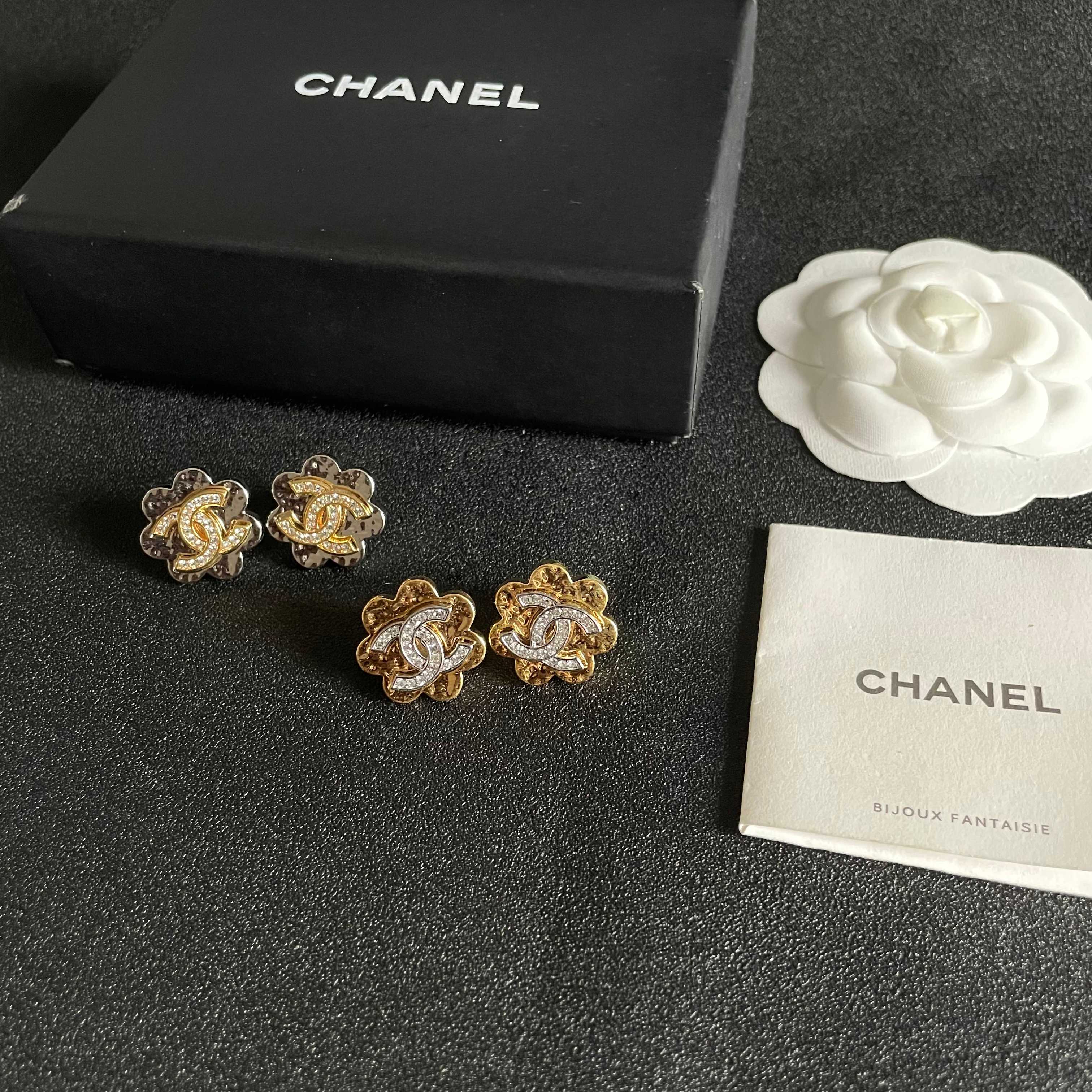 Chanel香奈儿 中古 双C耳钉👀小香家的款式真心无需多介绍😘🎶每一款都超好看，精致大方，非常显气质