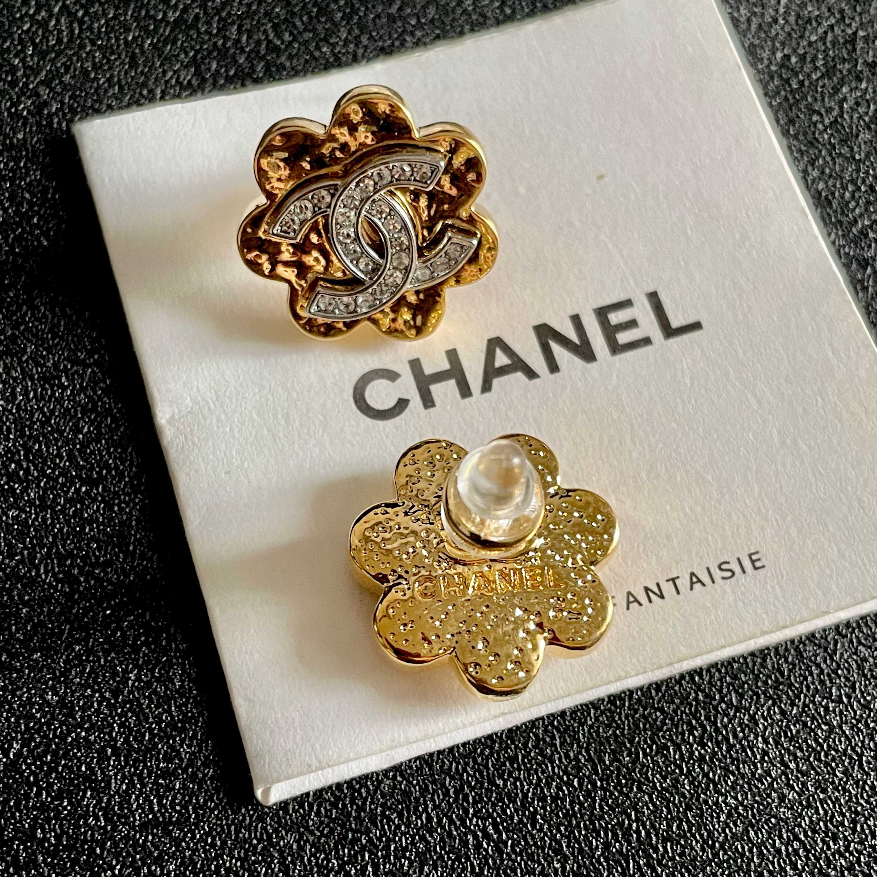 Chanel香奈儿 中古 双C耳钉👀小香家的款式真心无需多介绍😘🎶每一款都超好看，精致大方，非常显气质