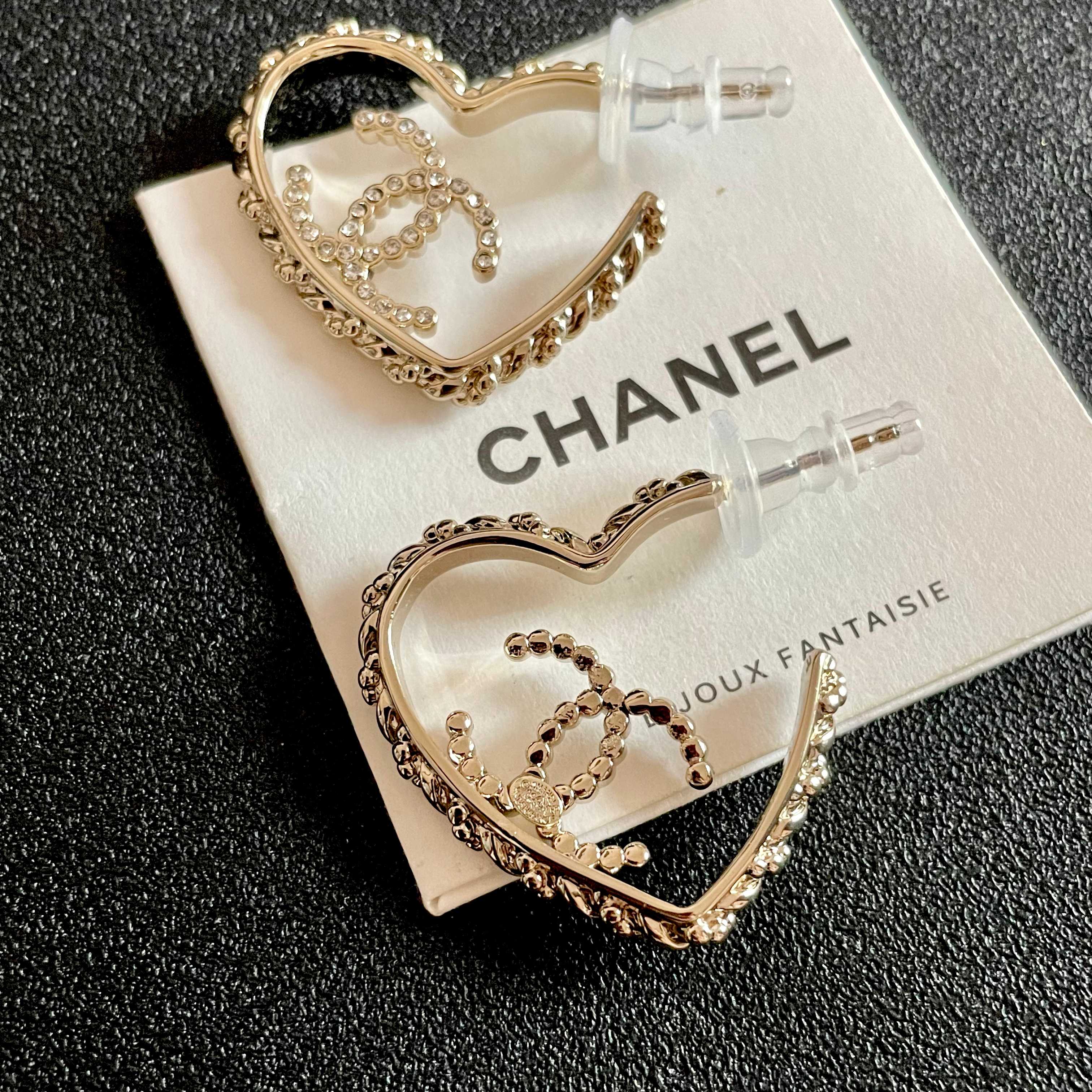 Chanel香奈儿 中古 双C耳钉👀小香家的款式真心无需多介绍😘🎶每一款都超好看，精致大方，非常显气质