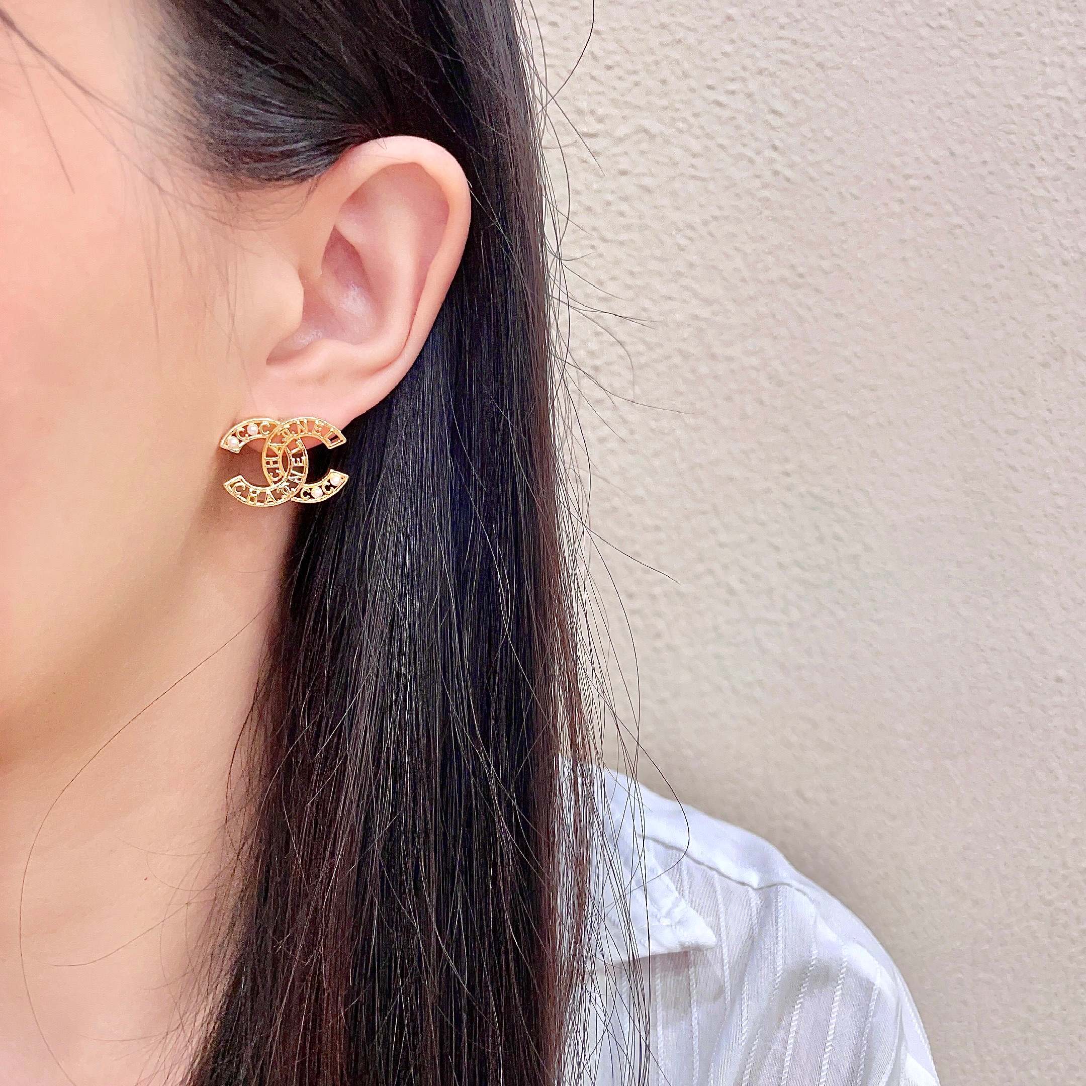 Chanel香奈儿 中古 双C耳钉👀小香家的款式真心无需多介绍😘🎶每一款都超好看，精致大方，非常显气质