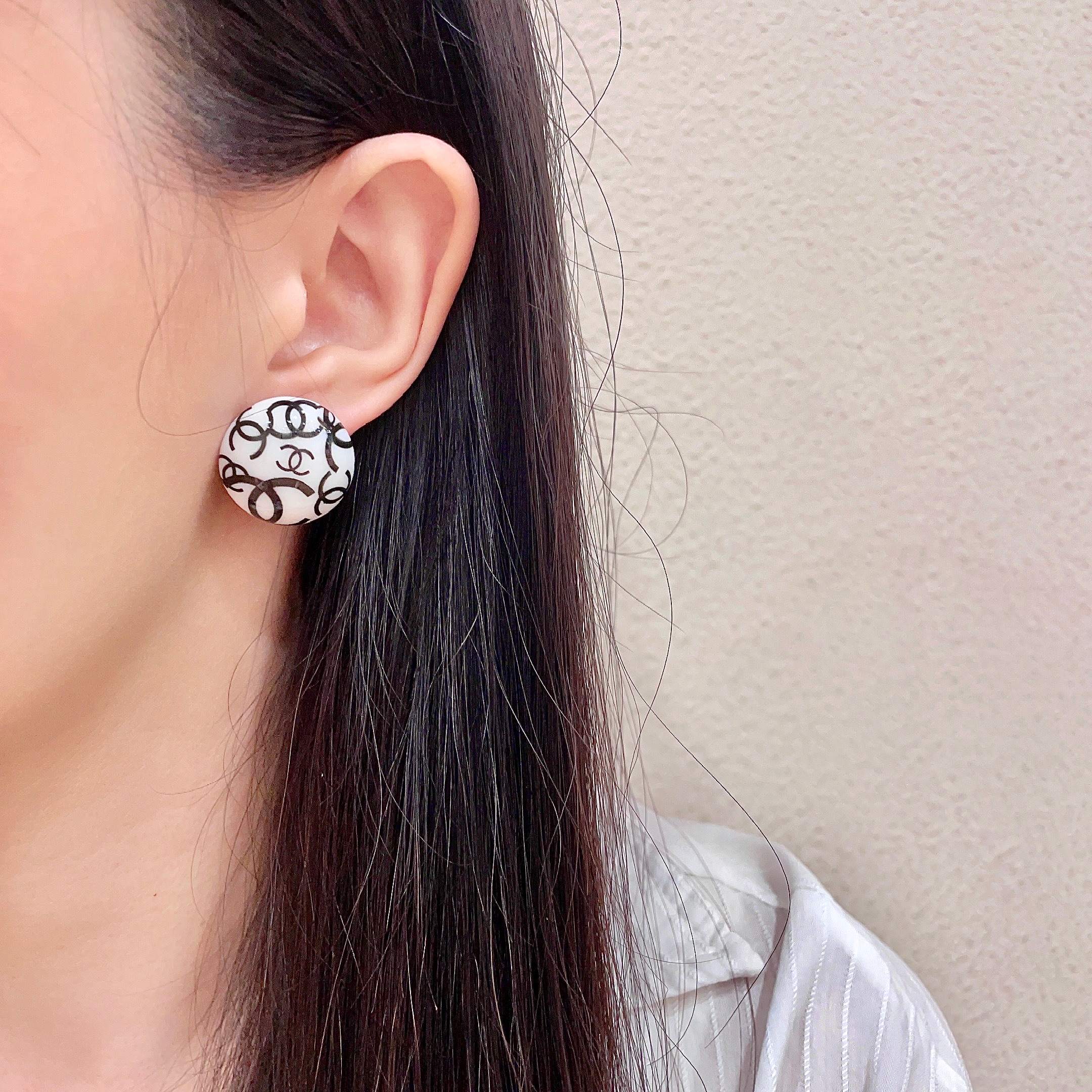 Chanel香奈儿 中古 字母 耳钉👀小香家的款式真心无需多介绍😘🎶每一款都超好看，精致大方，非常显气质