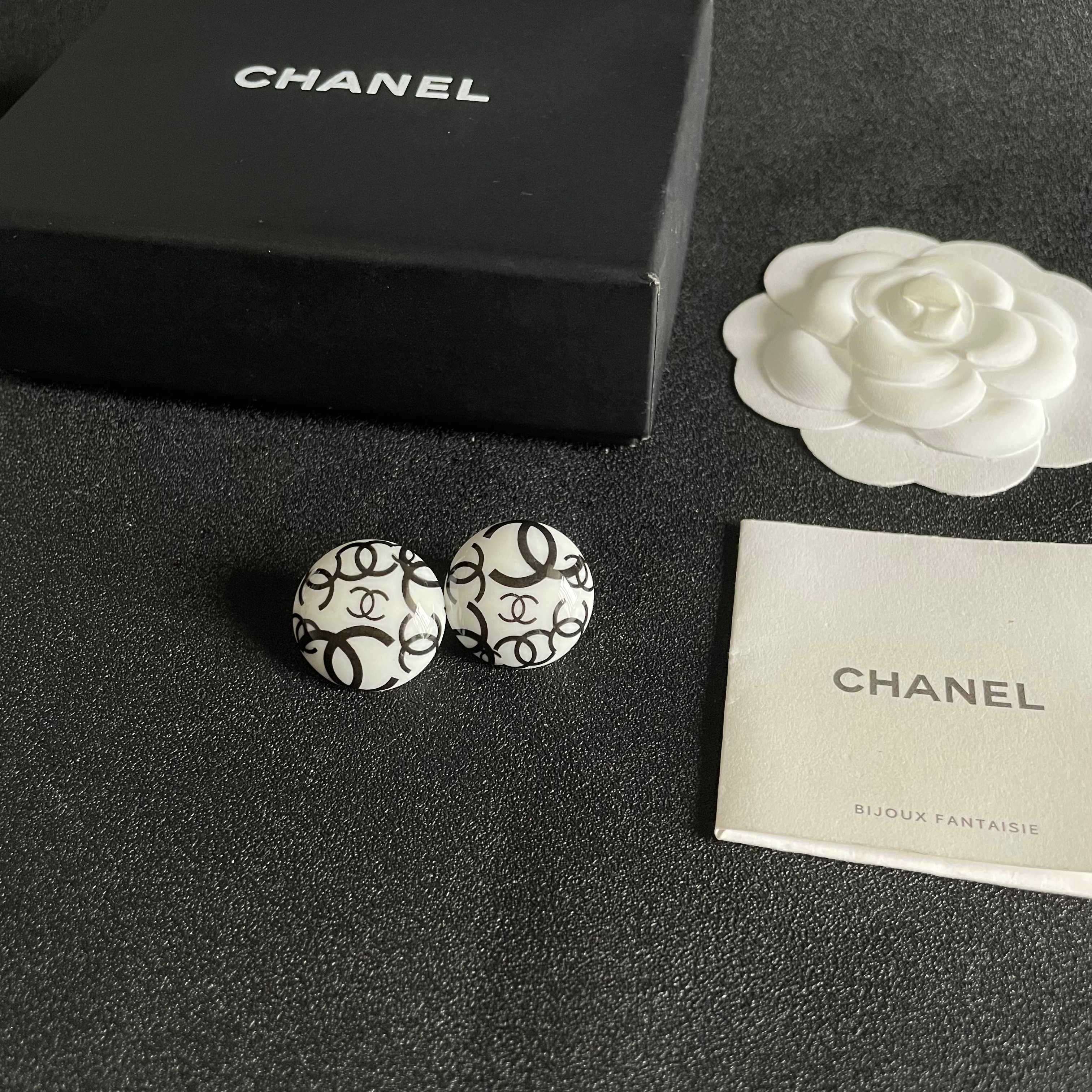 Chanel香奈儿 中古 字母 耳钉👀小香家的款式真心无需多介绍😘🎶每一款都超好看，精致大方，非常显气质