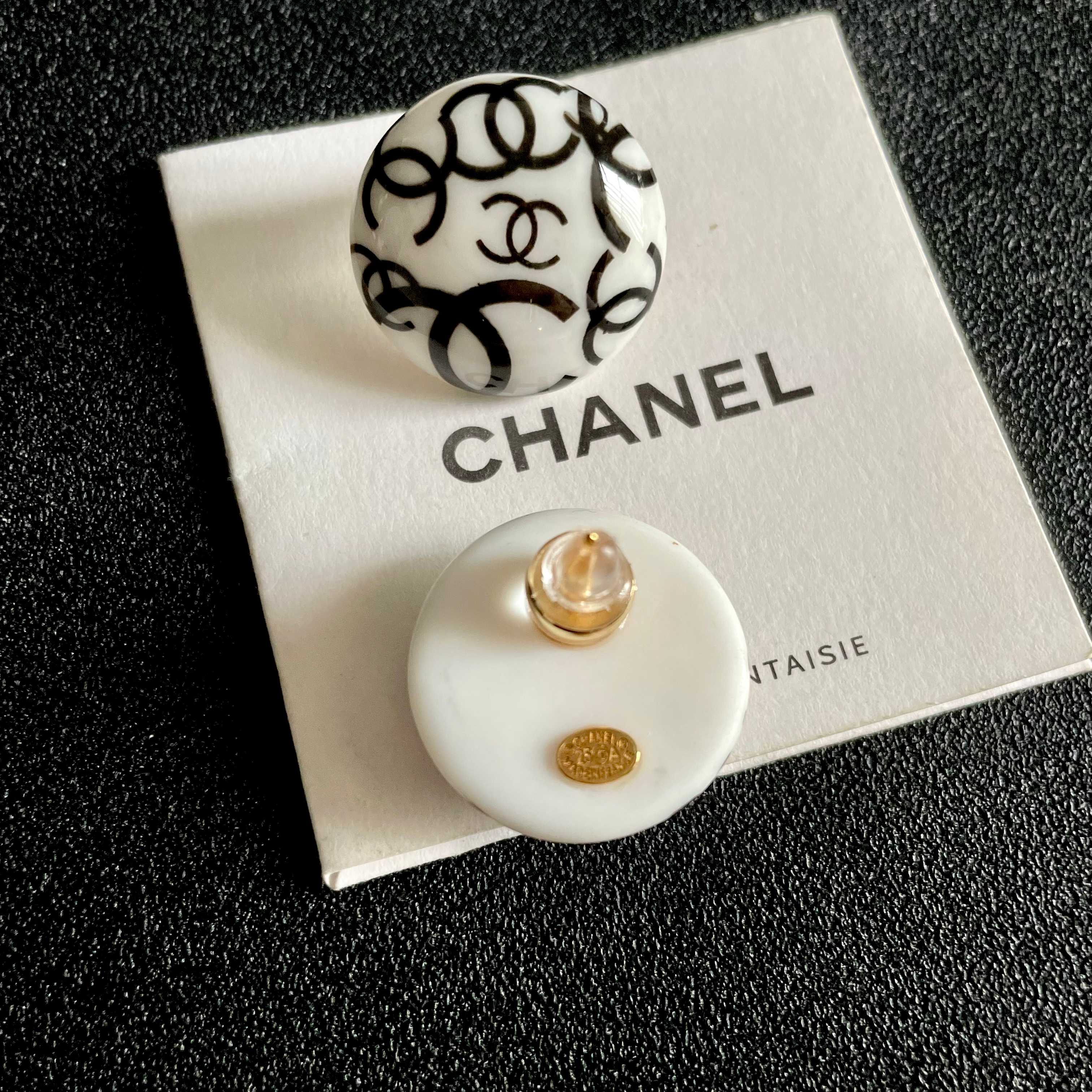 Chanel香奈儿 中古 字母 耳钉👀小香家的款式真心无需多介绍😘🎶每一款都超好看，精致大方，非常显气质
