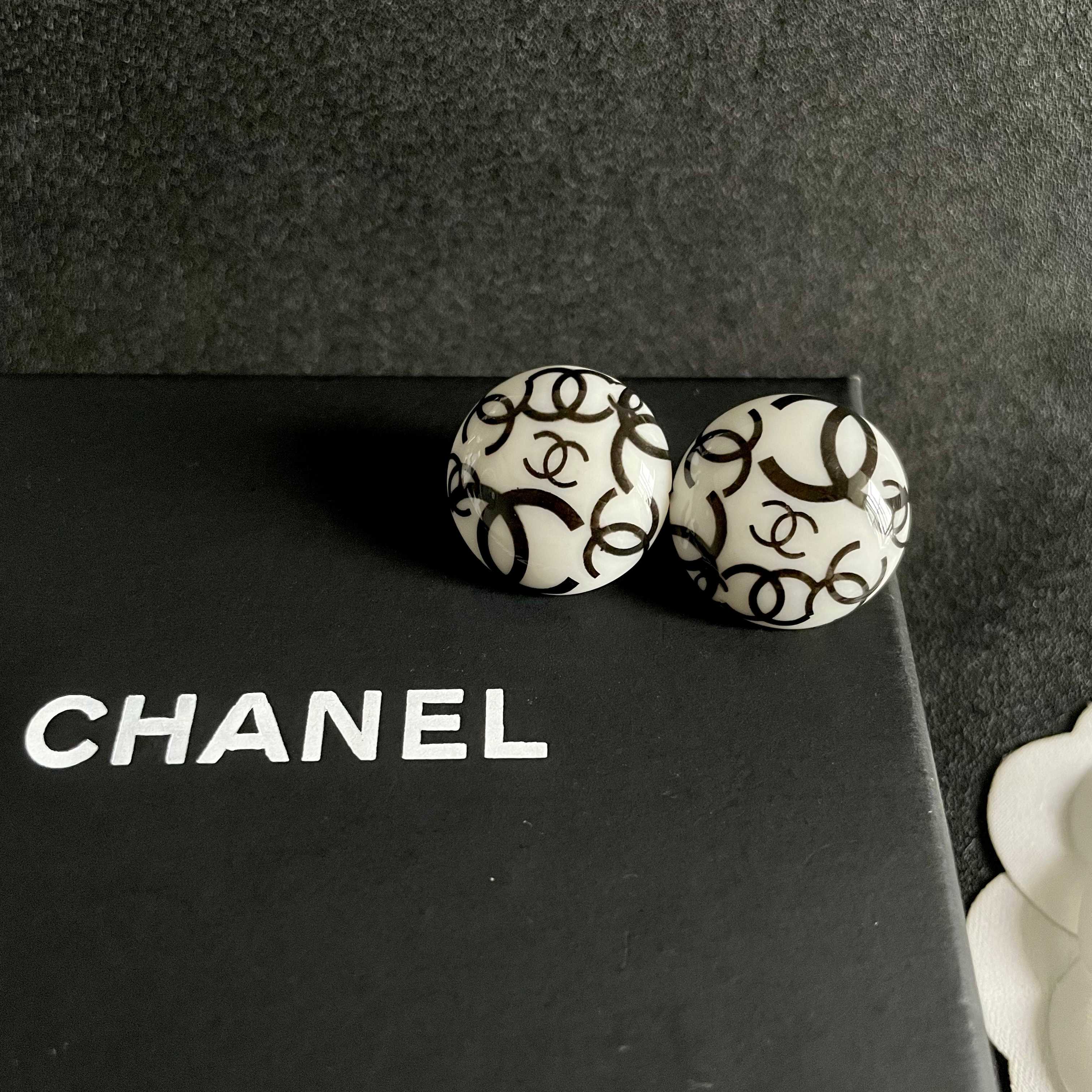 Chanel香奈儿 中古 字母 耳钉👀小香家的款式真心无需多介绍😘🎶每一款都超好看，精致大方，非常显气质
