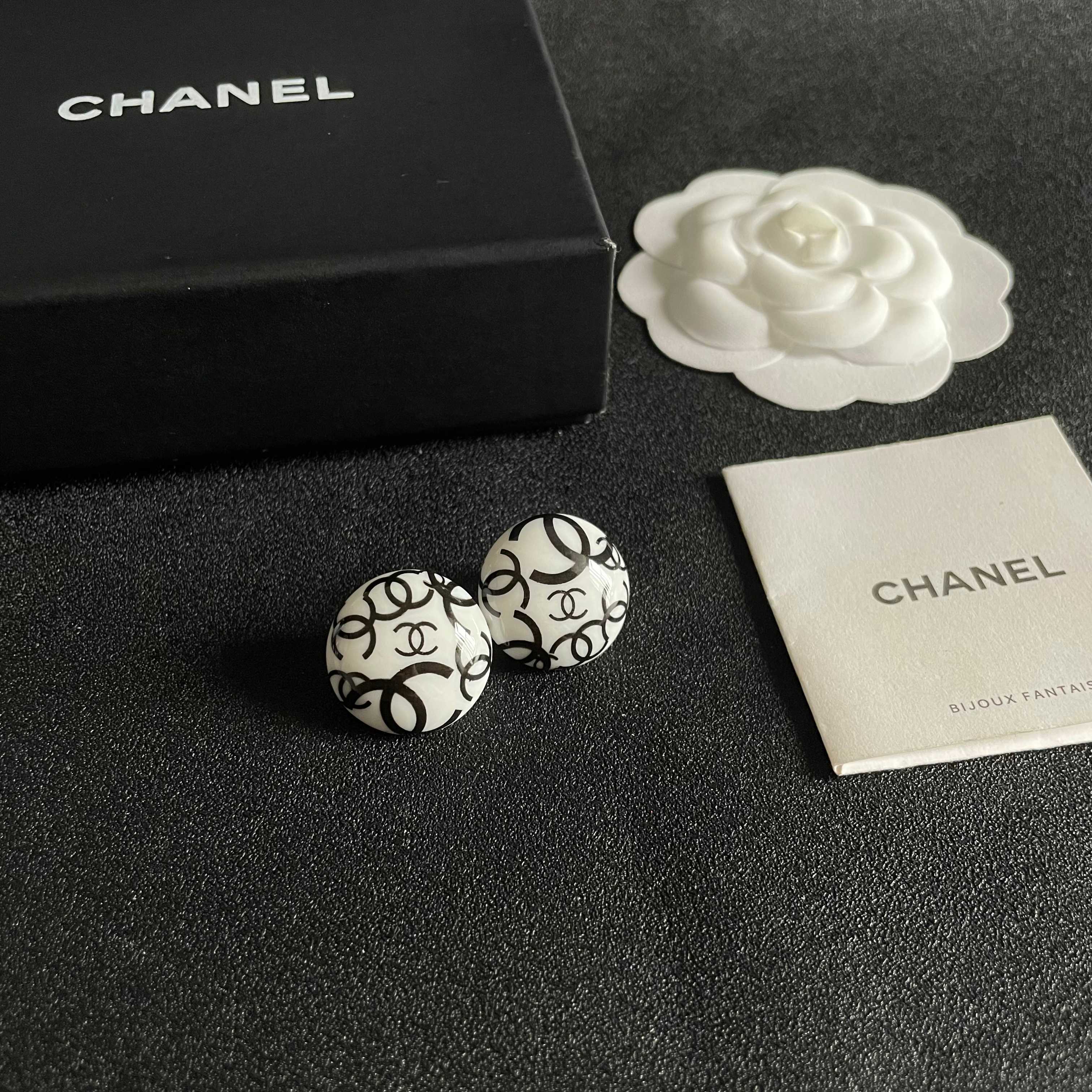 Chanel香奈儿 中古 字母 耳钉👀小香家的款式真心无需多介绍😘🎶每一款都超好看，精致大方，非常显气质