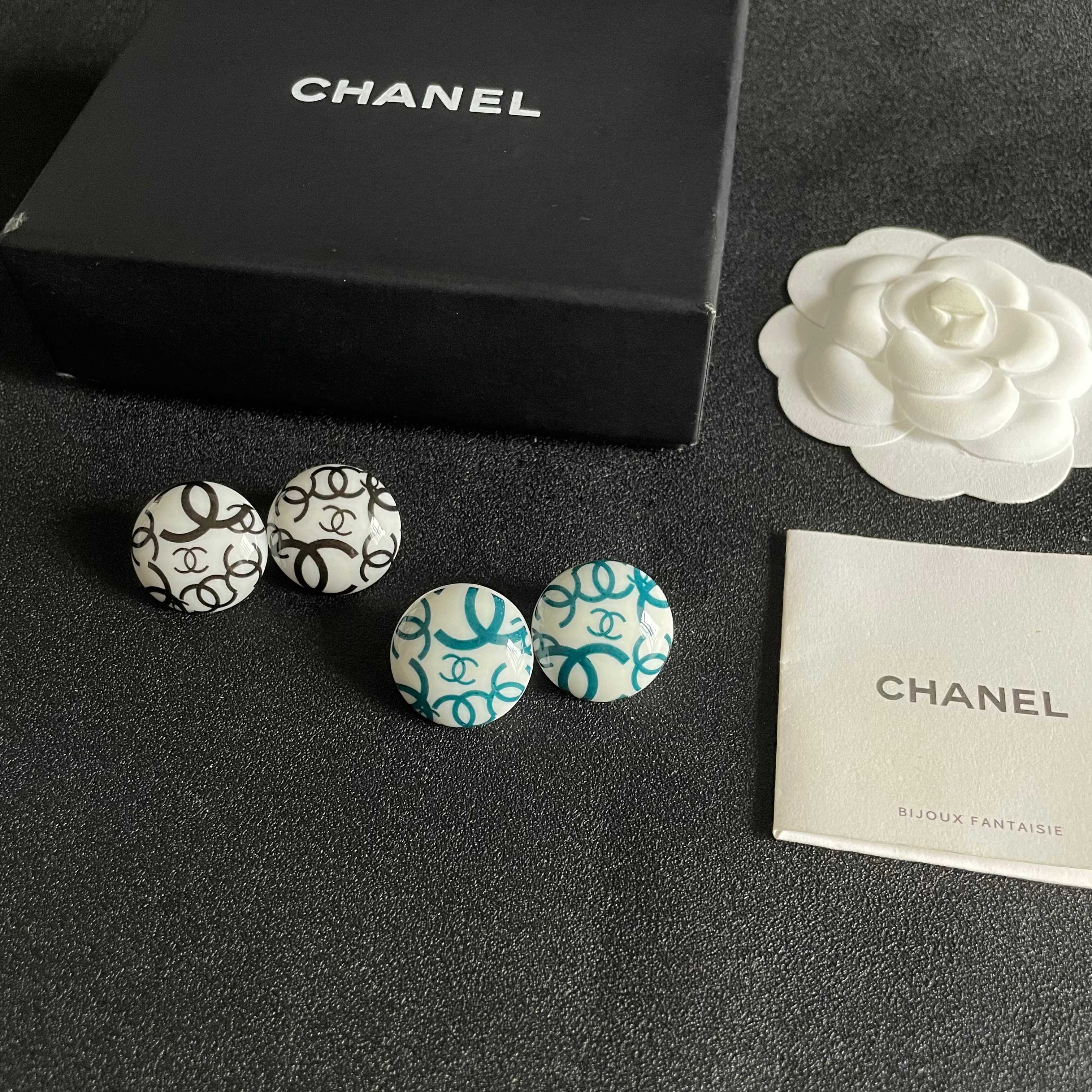 Chanel香奈儿 中古 字母 耳钉👀小香家的款式真心无需多介绍😘🎶每一款都超好看，精致大方，非常显气质