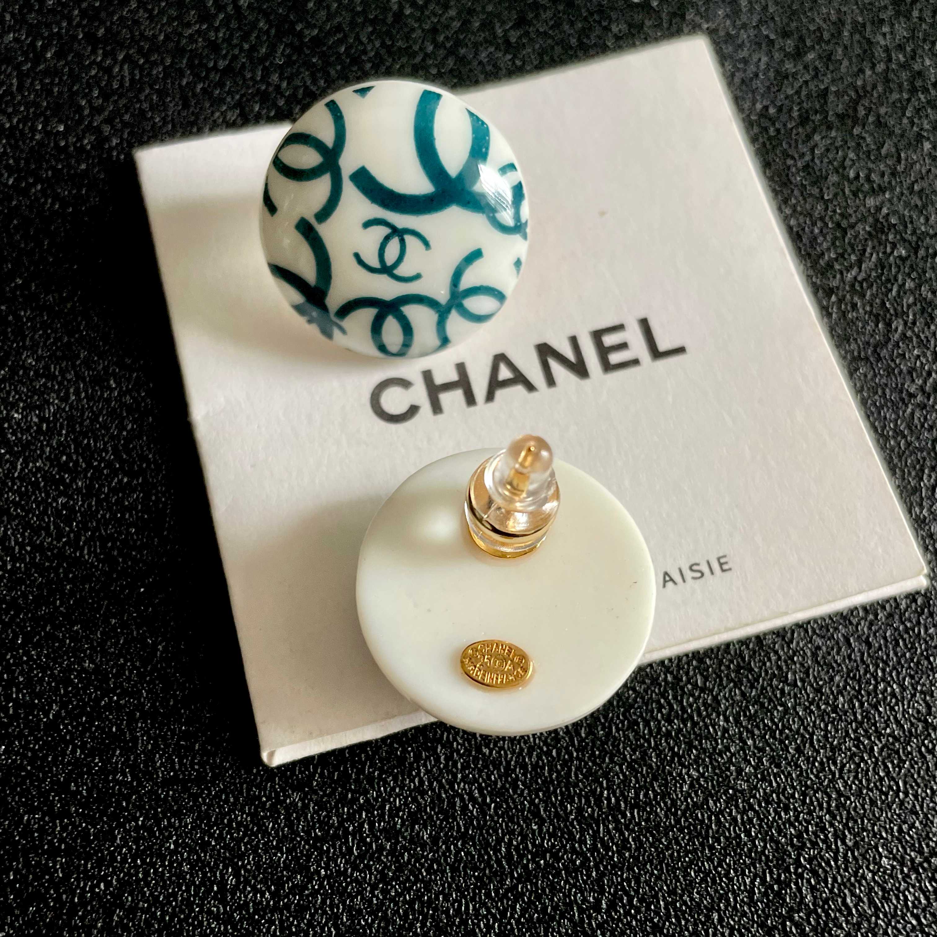 Chanel香奈儿 中古 字母 耳钉👀小香家的款式真心无需多介绍😘🎶每一款都超好看，精致大方，非常显气质