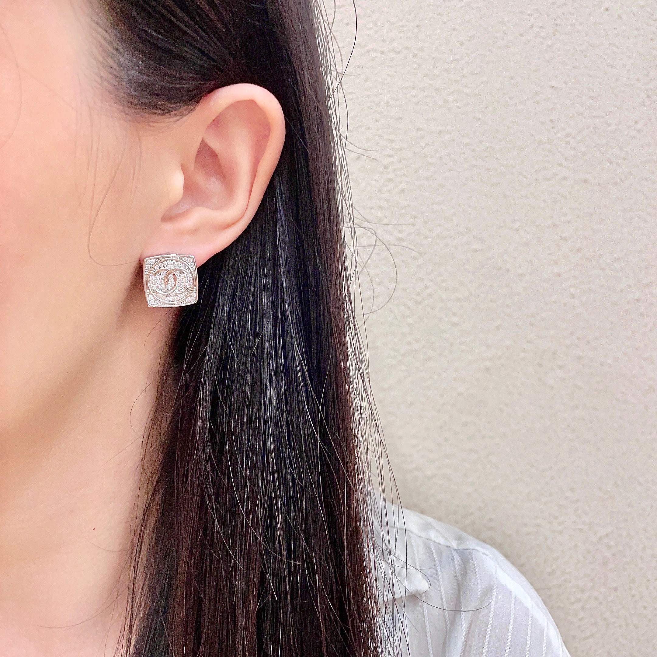 Chanel香奈儿 中古 字母 耳钉👀小香家的款式真心无需多介绍😘🎶每一款都超好看，精致大方，非常显气质