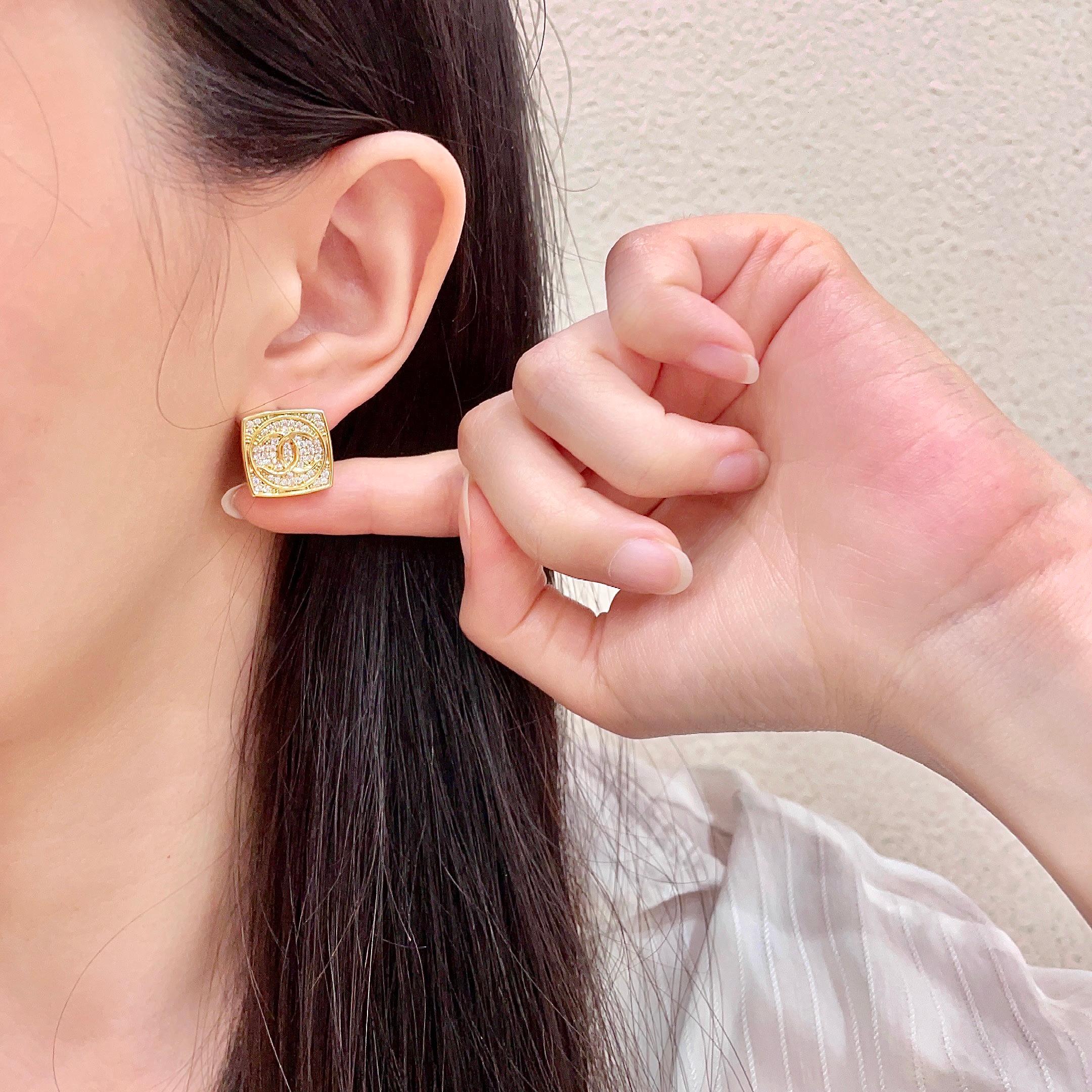 Chanel香奈儿 中古 字母 耳钉👀小香家的款式真心无需多介绍😘🎶每一款都超好看，精致大方，非常显气质