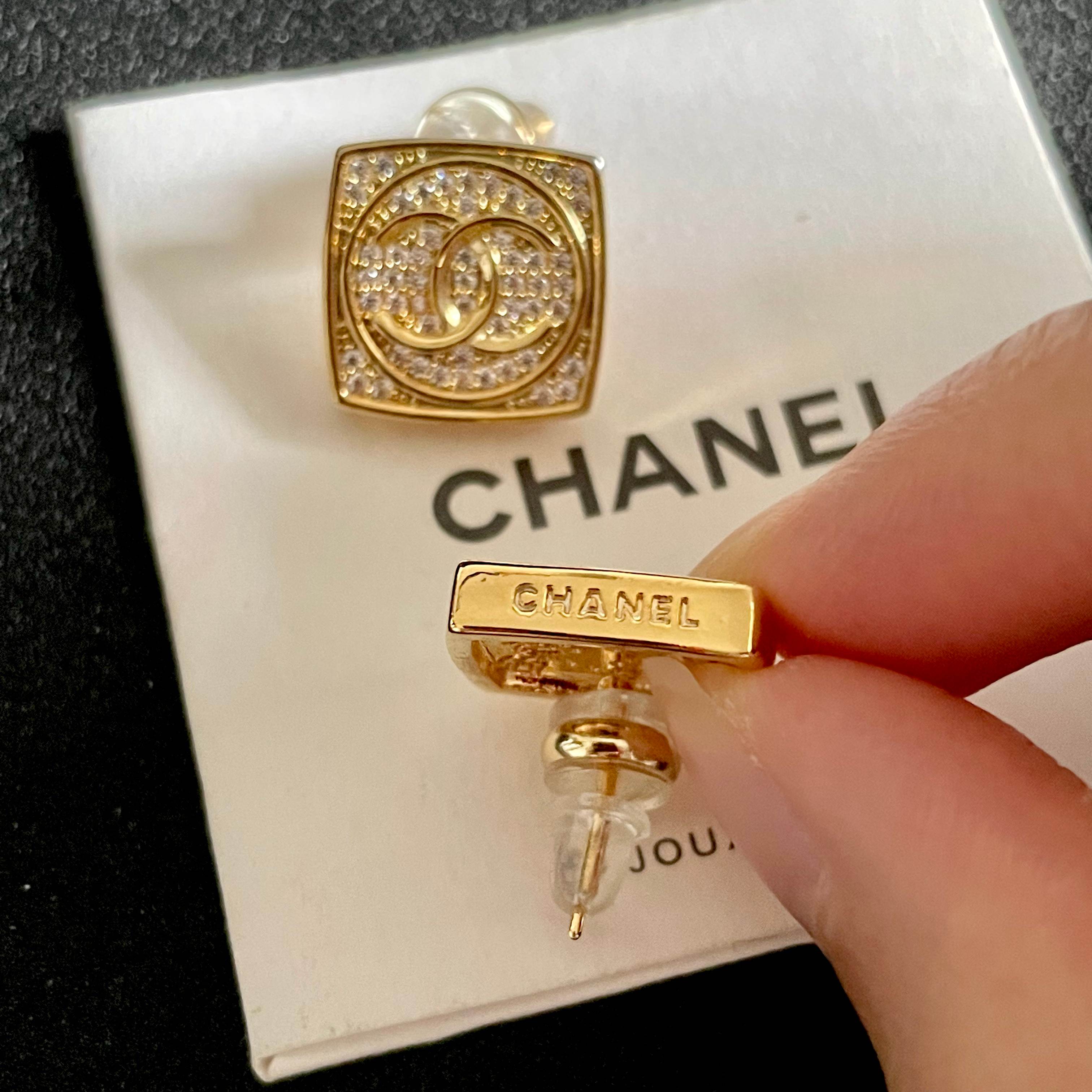 Chanel香奈儿 中古 字母 耳钉👀小香家的款式真心无需多介绍😘🎶每一款都超好看，精致大方，非常显气质