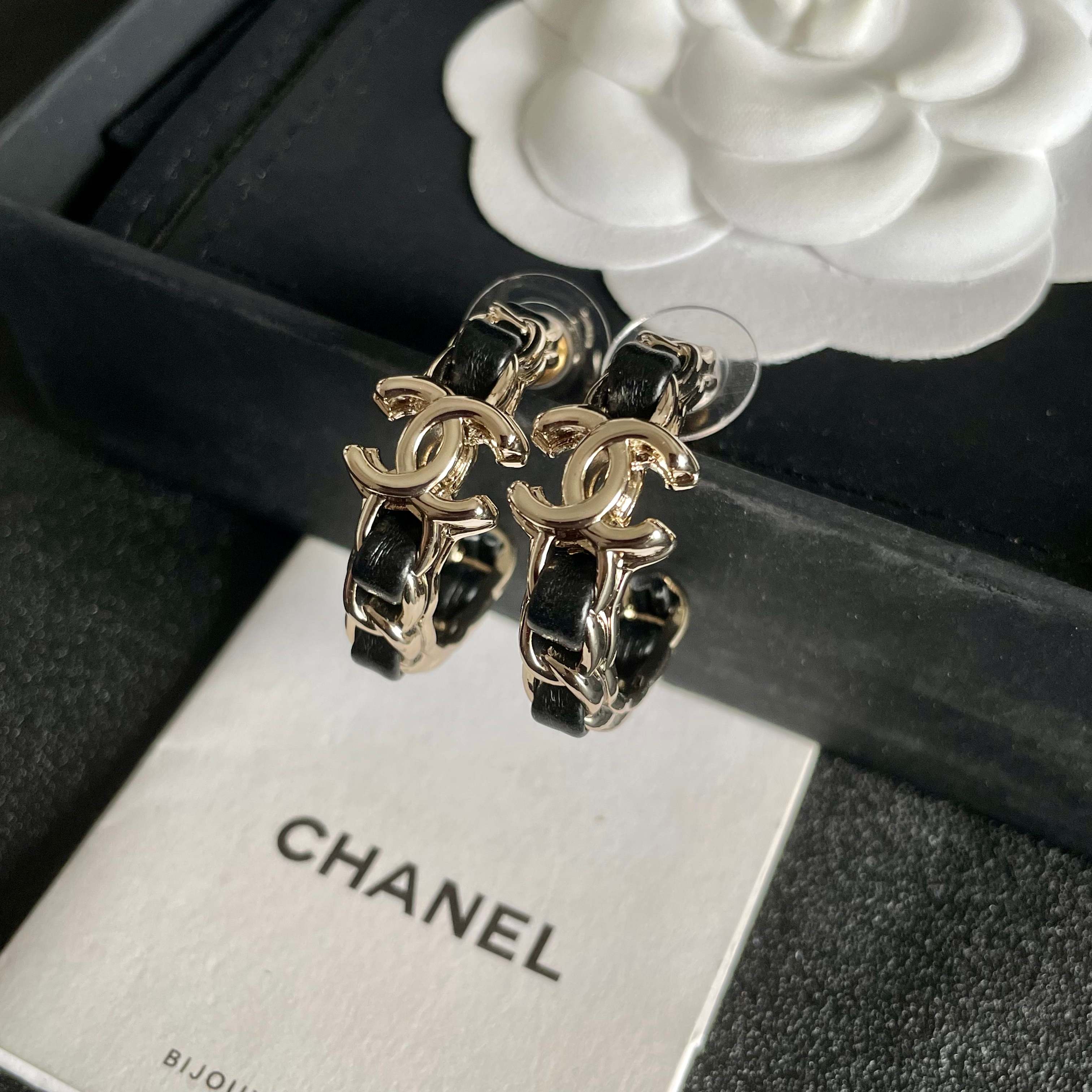 Chanel香奈儿 中古 双C耳钉👀原版复刻logo 小香家的款式真心无需多介绍😘🎶每一款都超好看，精致