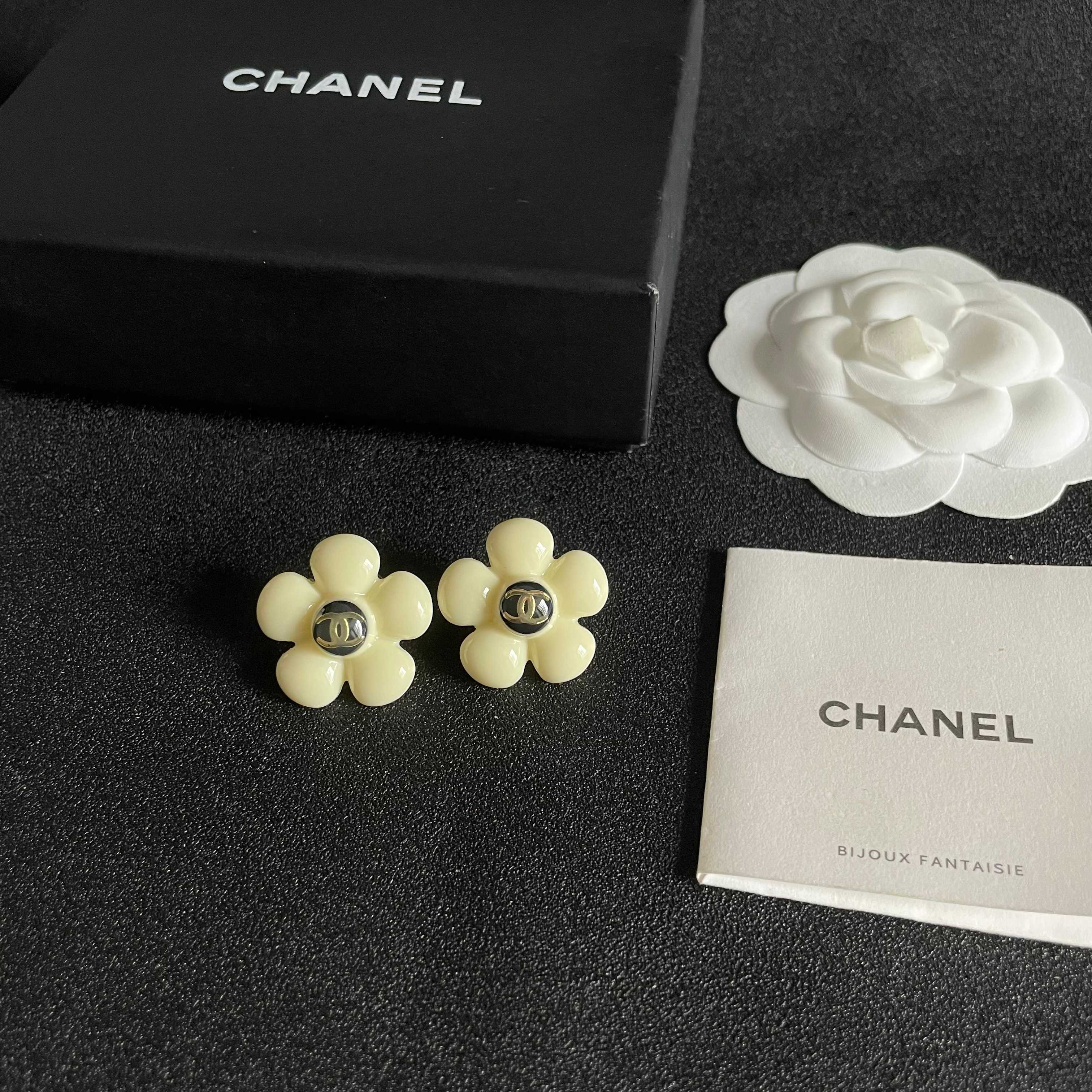 Chanel香奈儿 中古 双C耳钉👀原版复刻logo 小香家的款式真心无需多介绍😘🎶每一款都超好看，精致
