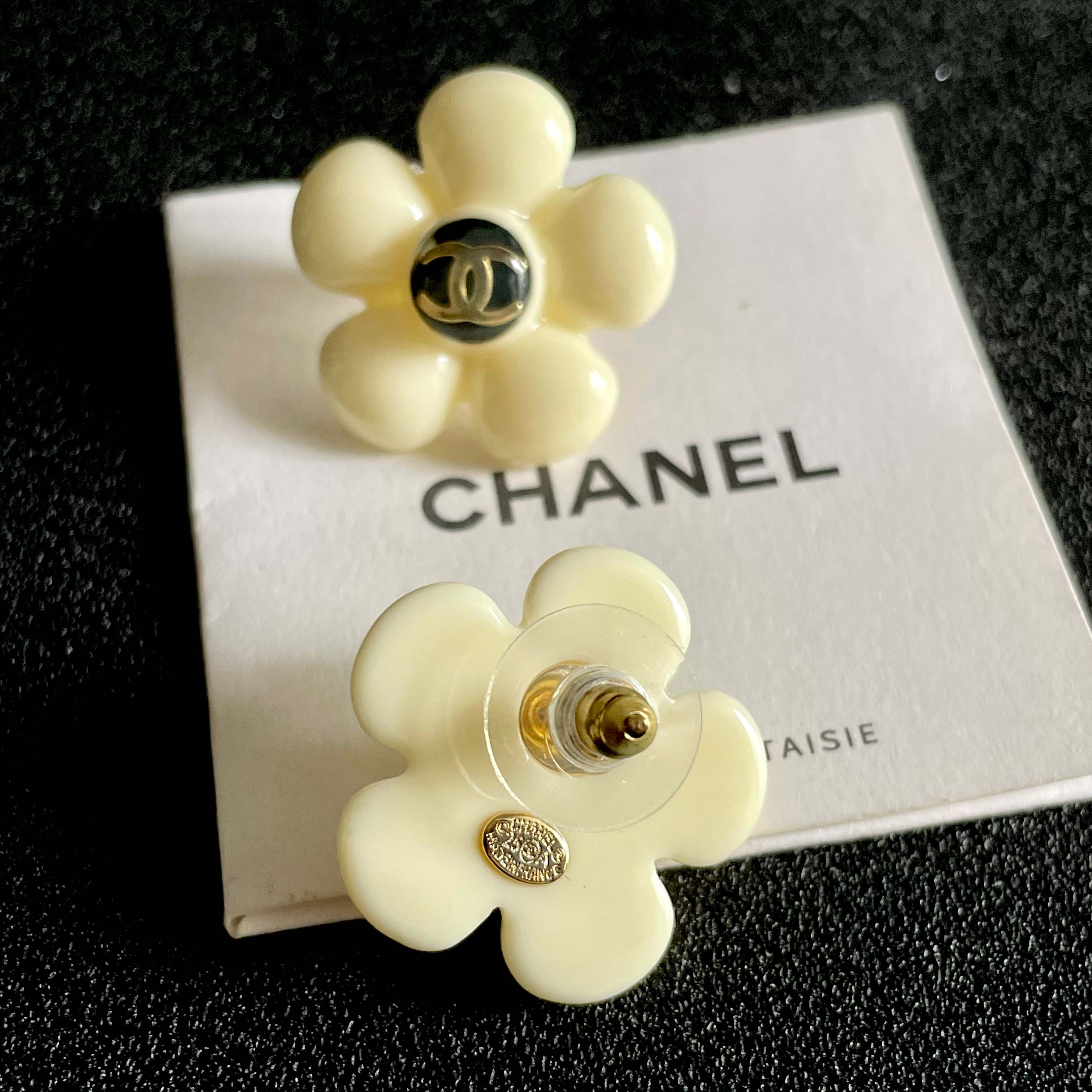 Chanel香奈儿 中古 双C耳钉👀原版复刻logo 小香家的款式真心无需多介绍😘🎶每一款都超好看，精致