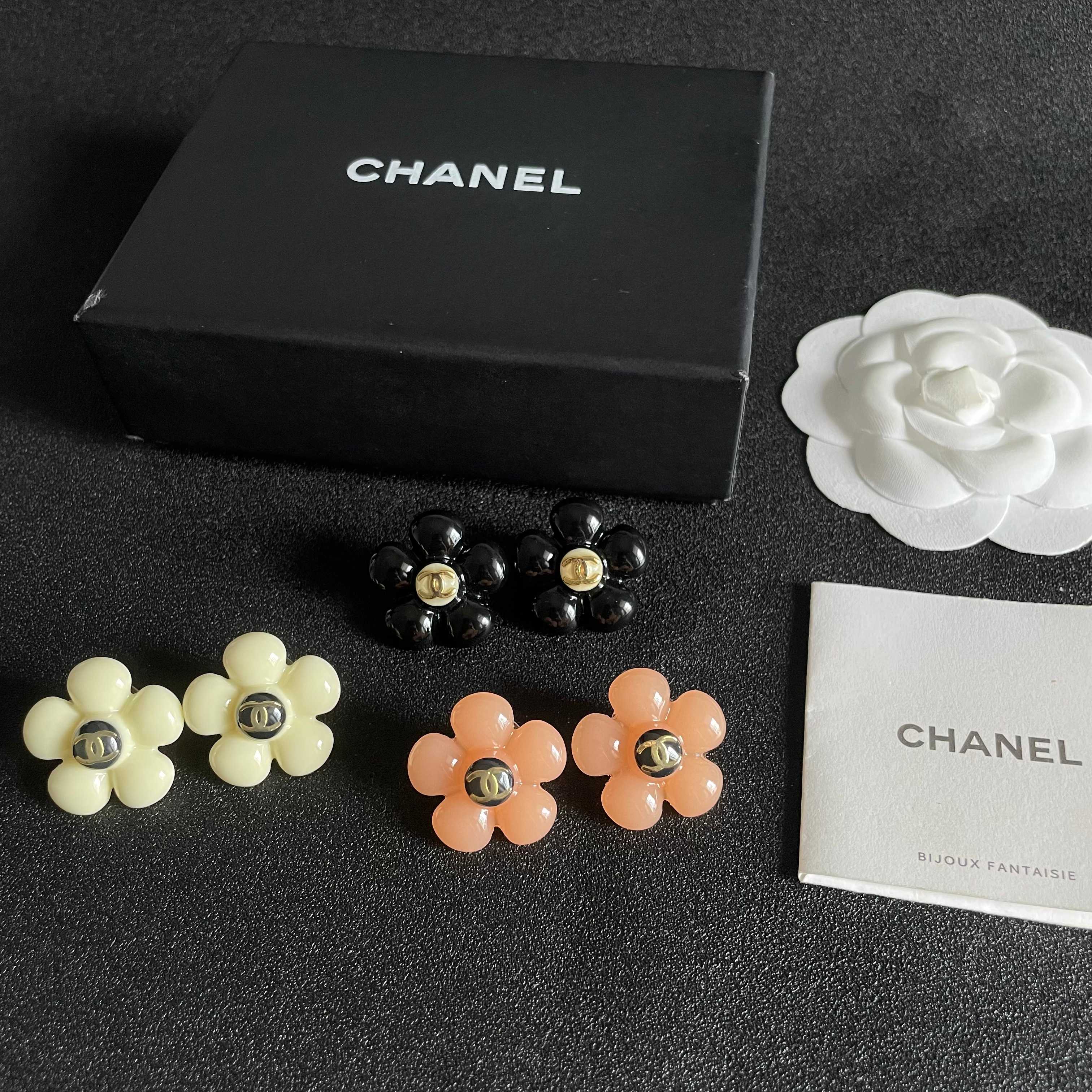 Chanel香奈儿 中古 双C耳钉👀原版复刻logo 小香家的款式真心无需多介绍😘🎶每一款都超好看，精致