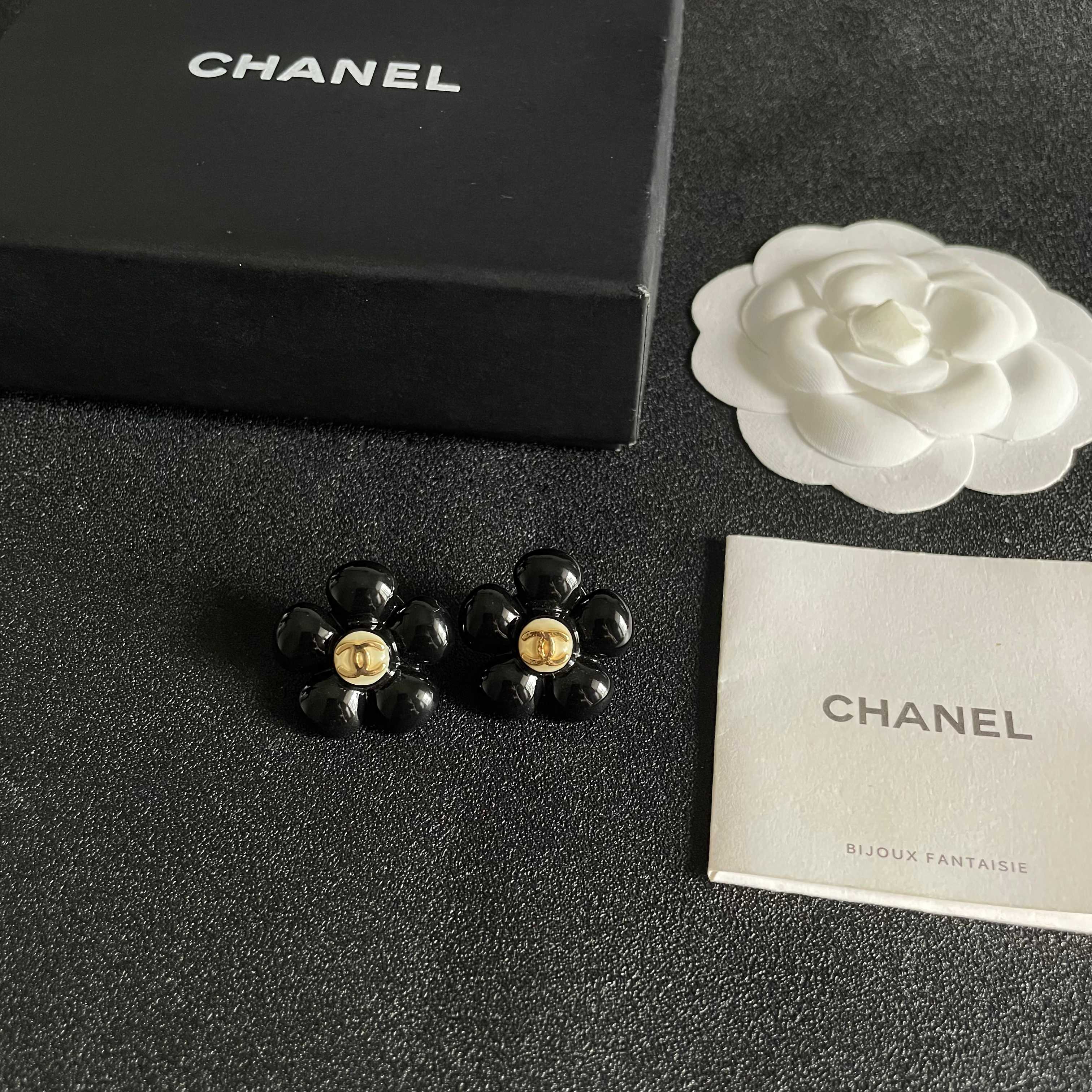 Chanel香奈儿 中古 双C耳钉👀原版复刻logo 小香家的款式真心无需多介绍😘🎶每一款都超好看，精致