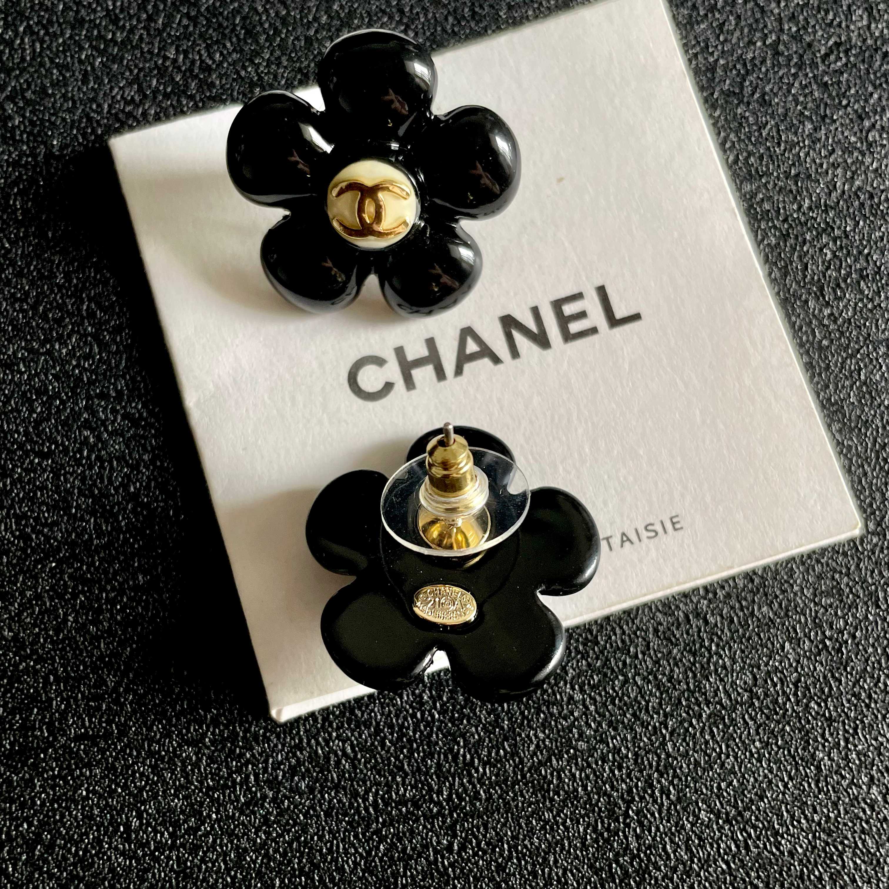 Chanel香奈儿 中古 双C耳钉👀原版复刻logo 小香家的款式真心无需多介绍😘🎶每一款都超好看，精致
