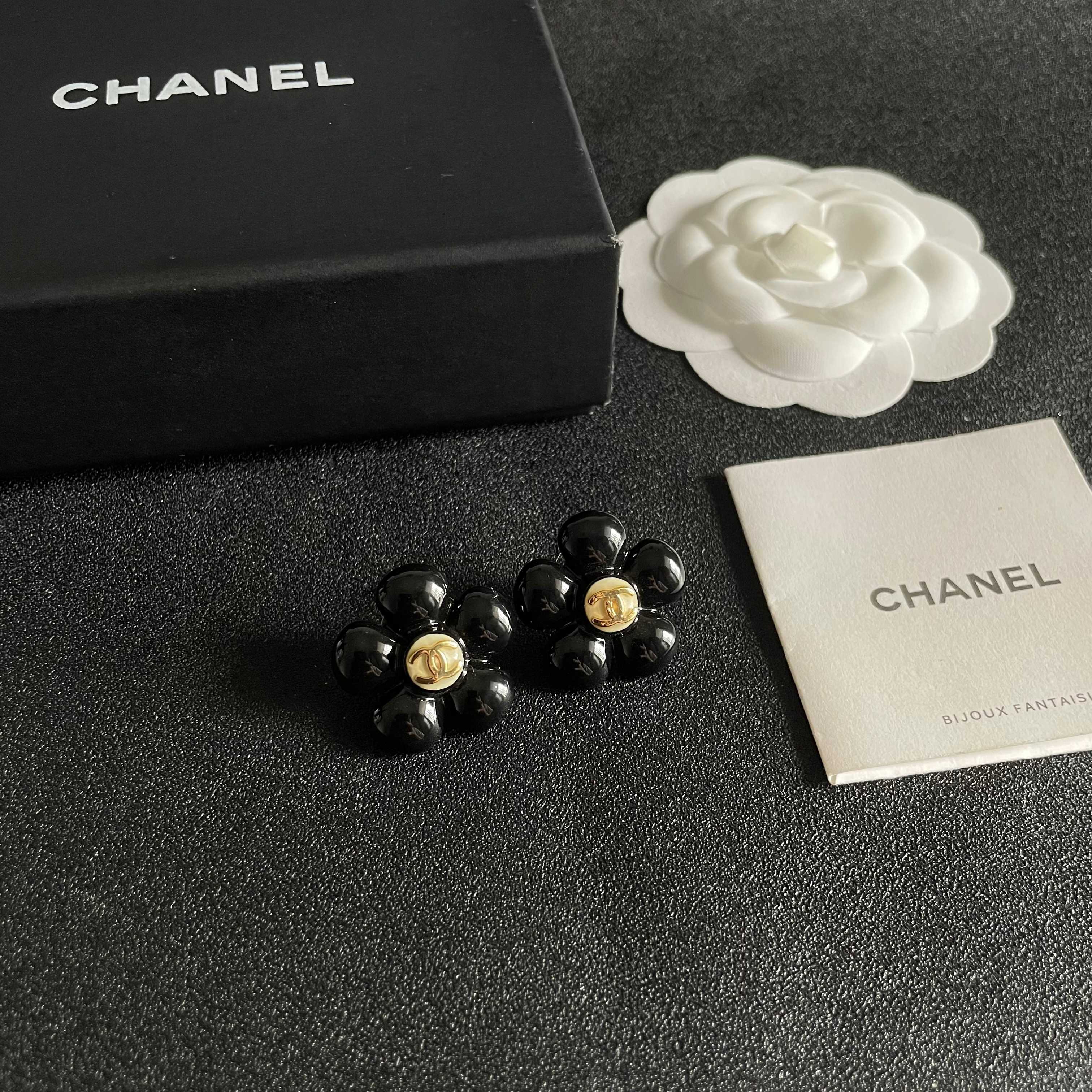 Chanel香奈儿 中古 双C耳钉👀原版复刻logo 小香家的款式真心无需多介绍😘🎶每一款都超好看，精致