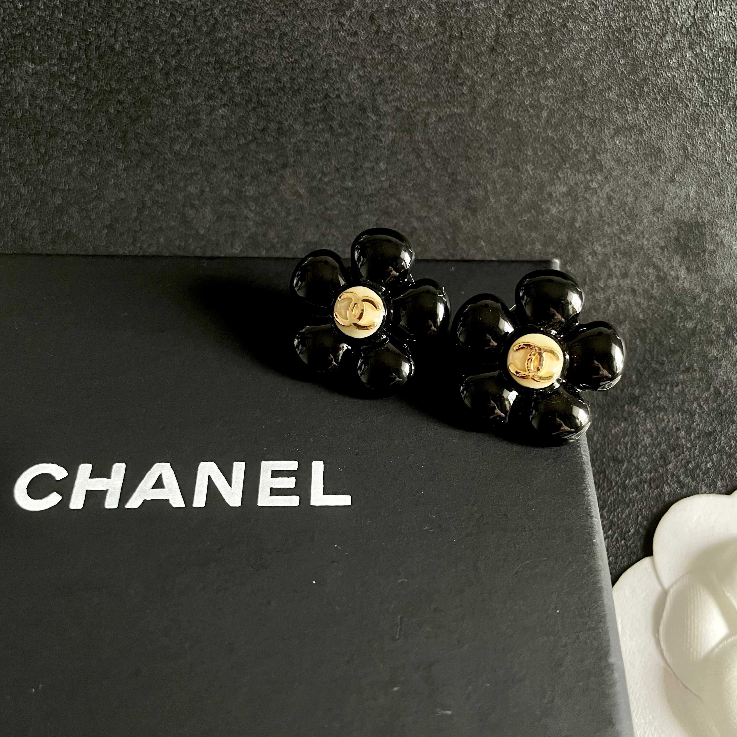 Chanel香奈儿 中古 双C耳钉👀原版复刻logo 小香家的款式真心无需多介绍😘🎶每一款都超好看，精致