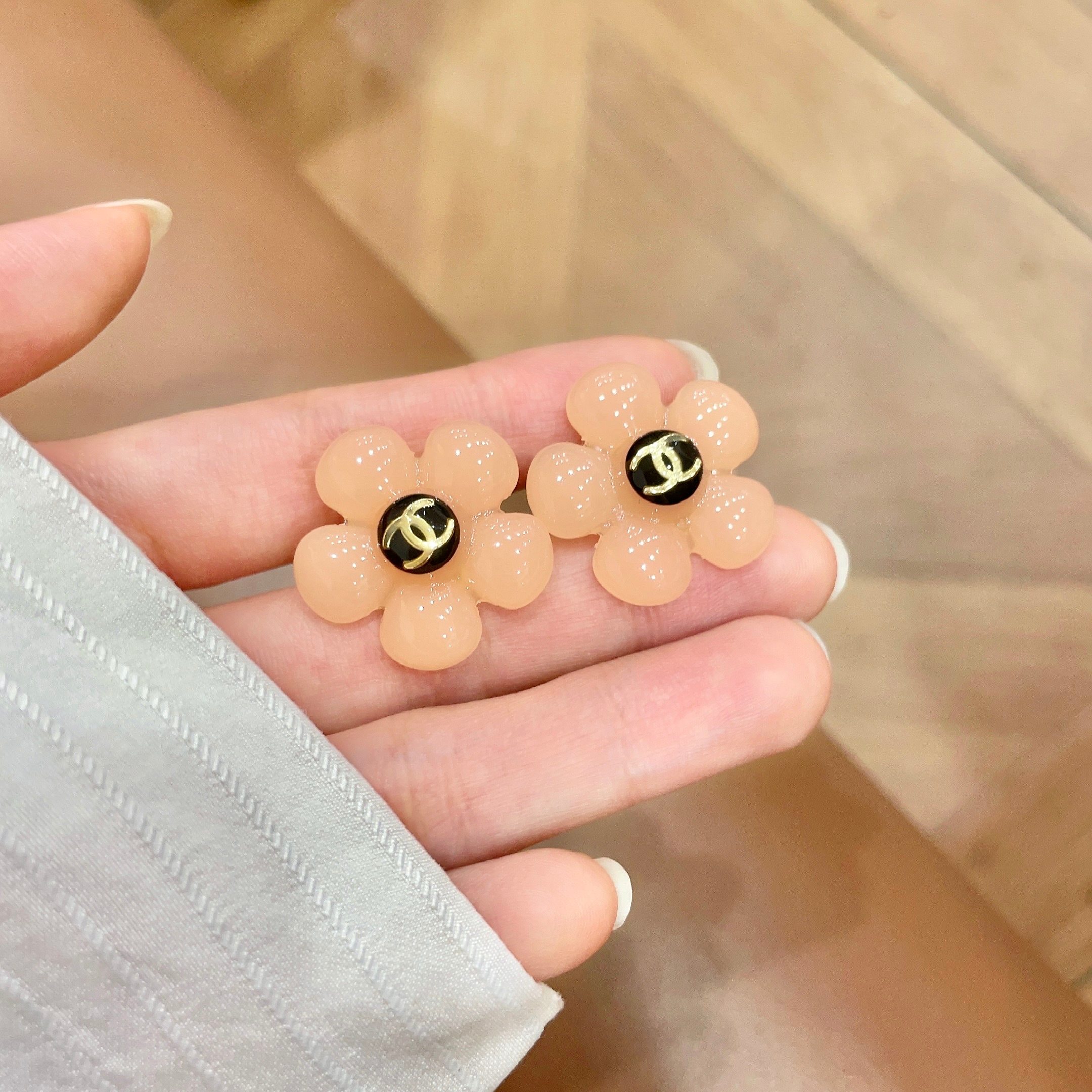 Chanel香奈儿 中古 双C耳钉👀原版复刻logo 小香家的款式真心无需多介绍😘🎶每一款都超好看，精致