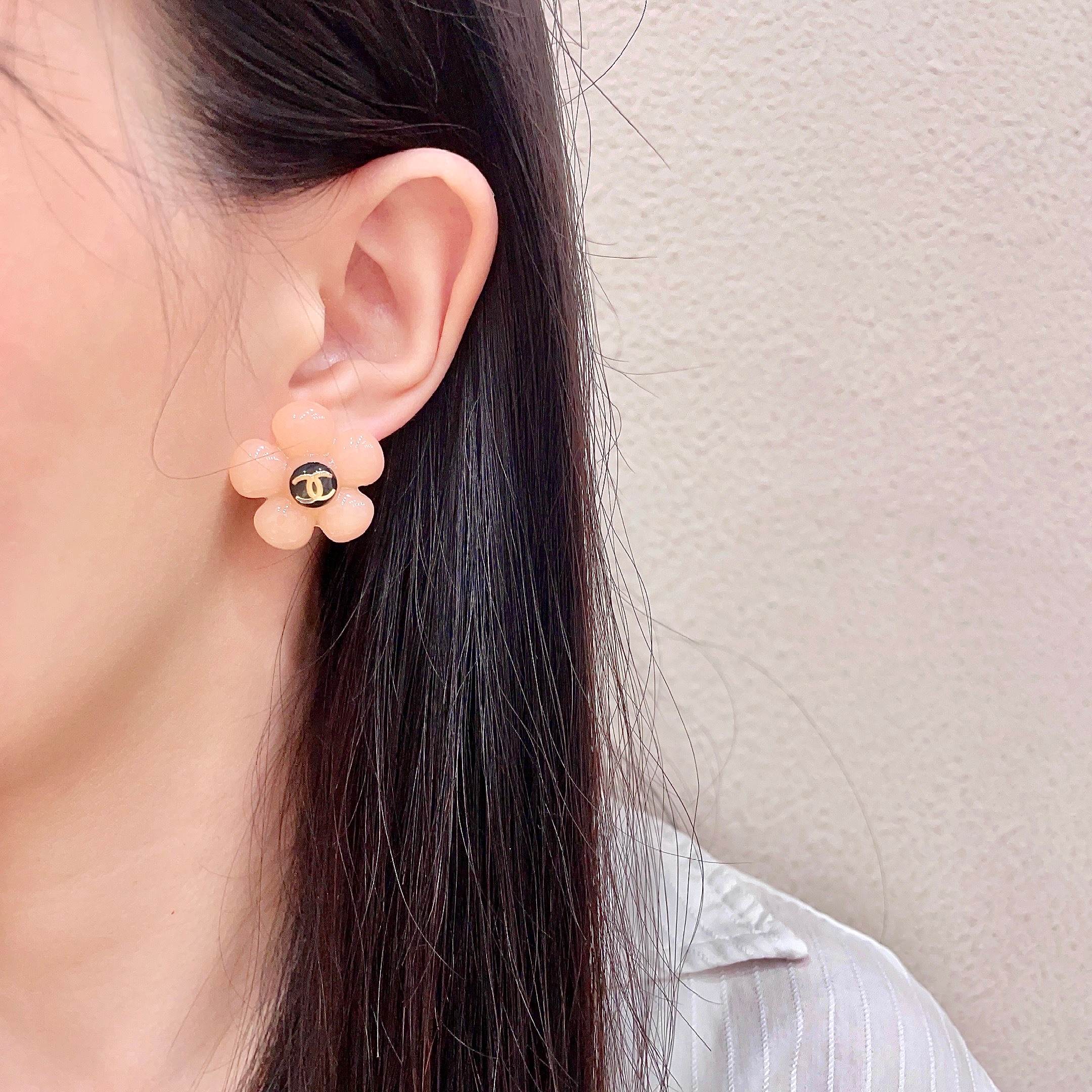 Chanel香奈儿 中古 双C耳钉👀原版复刻logo 小香家的款式真心无需多介绍😘🎶每一款都超好看，精致