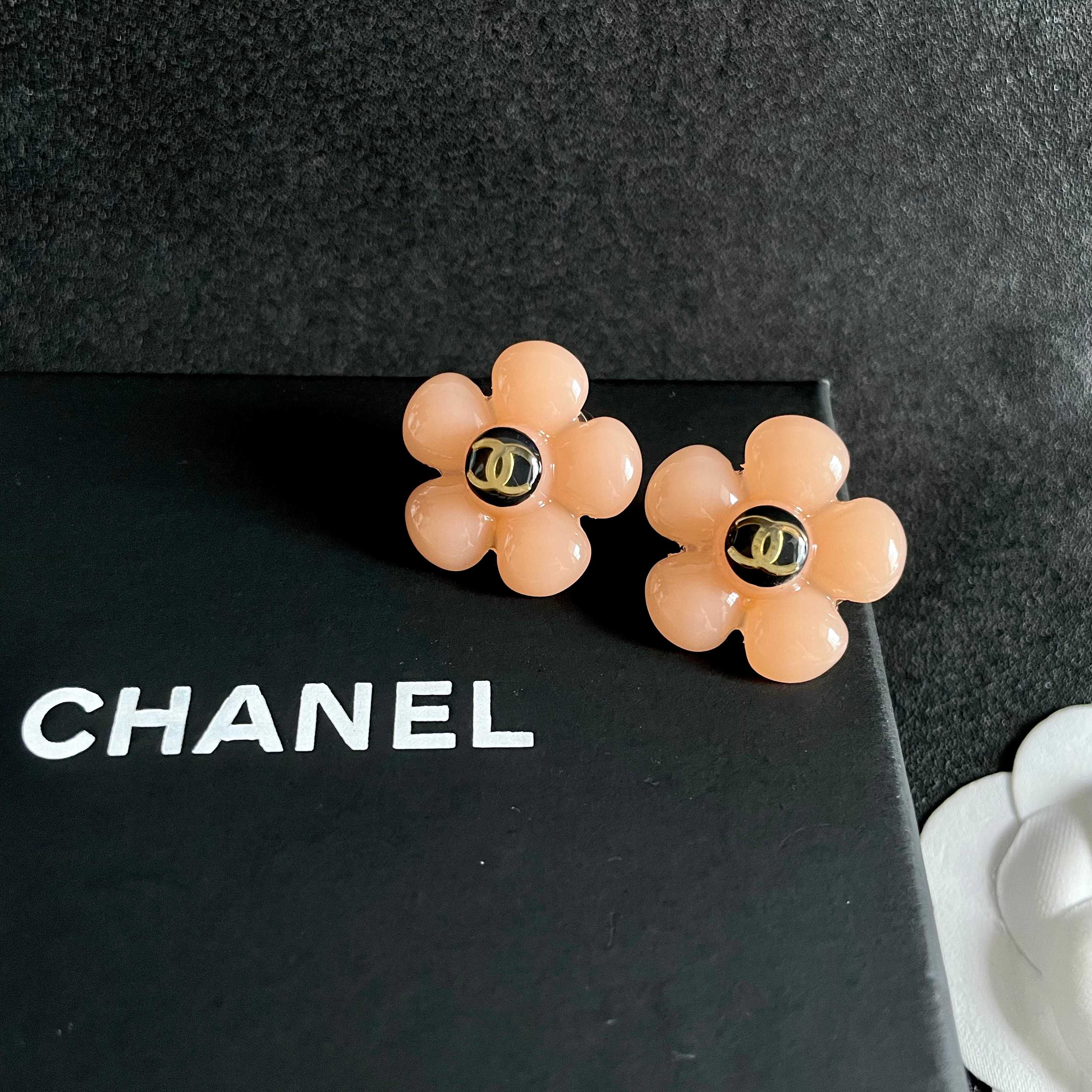 Chanel香奈儿 中古 双C耳钉👀原版复刻logo 小香家的款式真心无需多介绍😘🎶每一款都超好看，精致