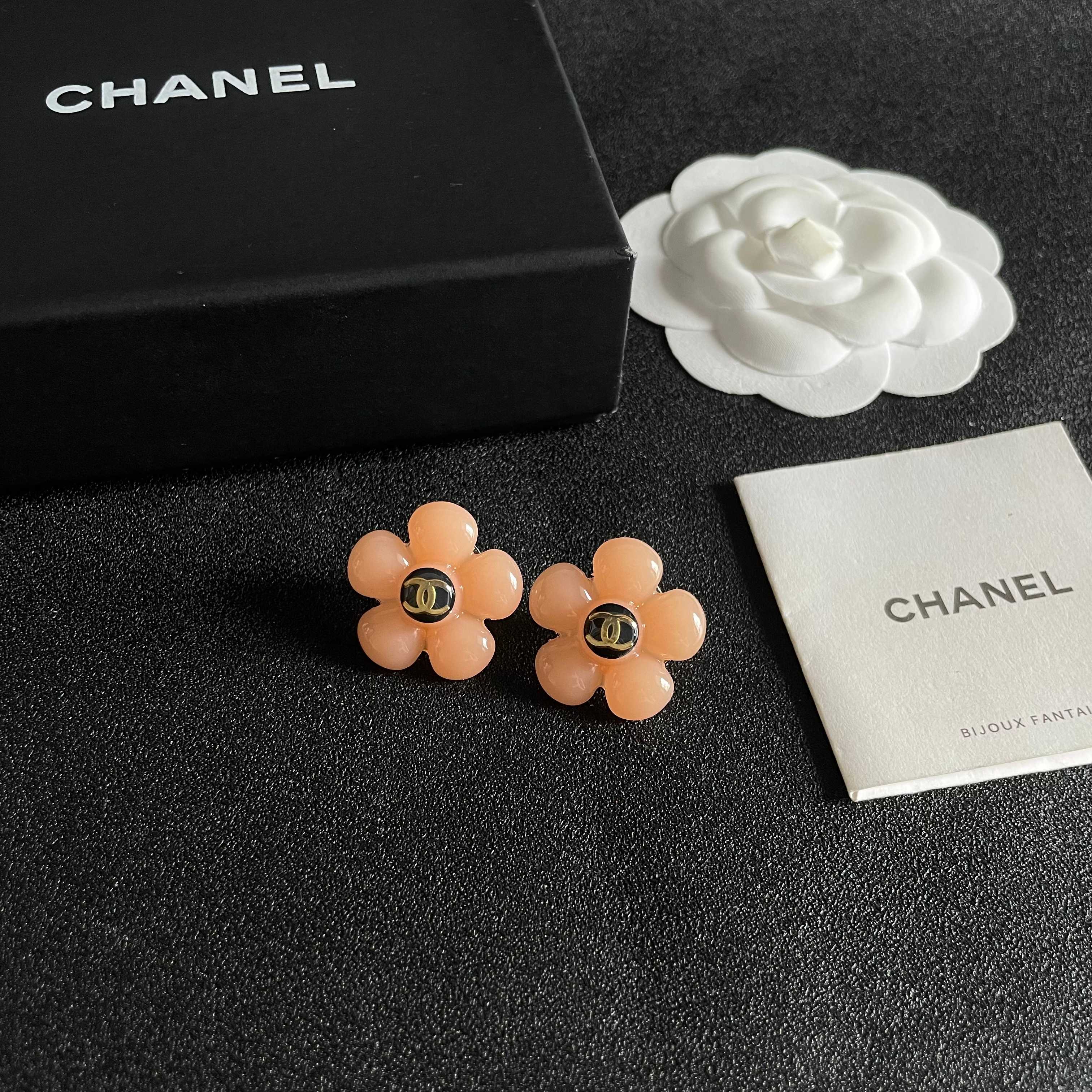 Chanel香奈儿 中古 双C耳钉👀原版复刻logo 小香家的款式真心无需多介绍😘🎶每一款都超好看，精致