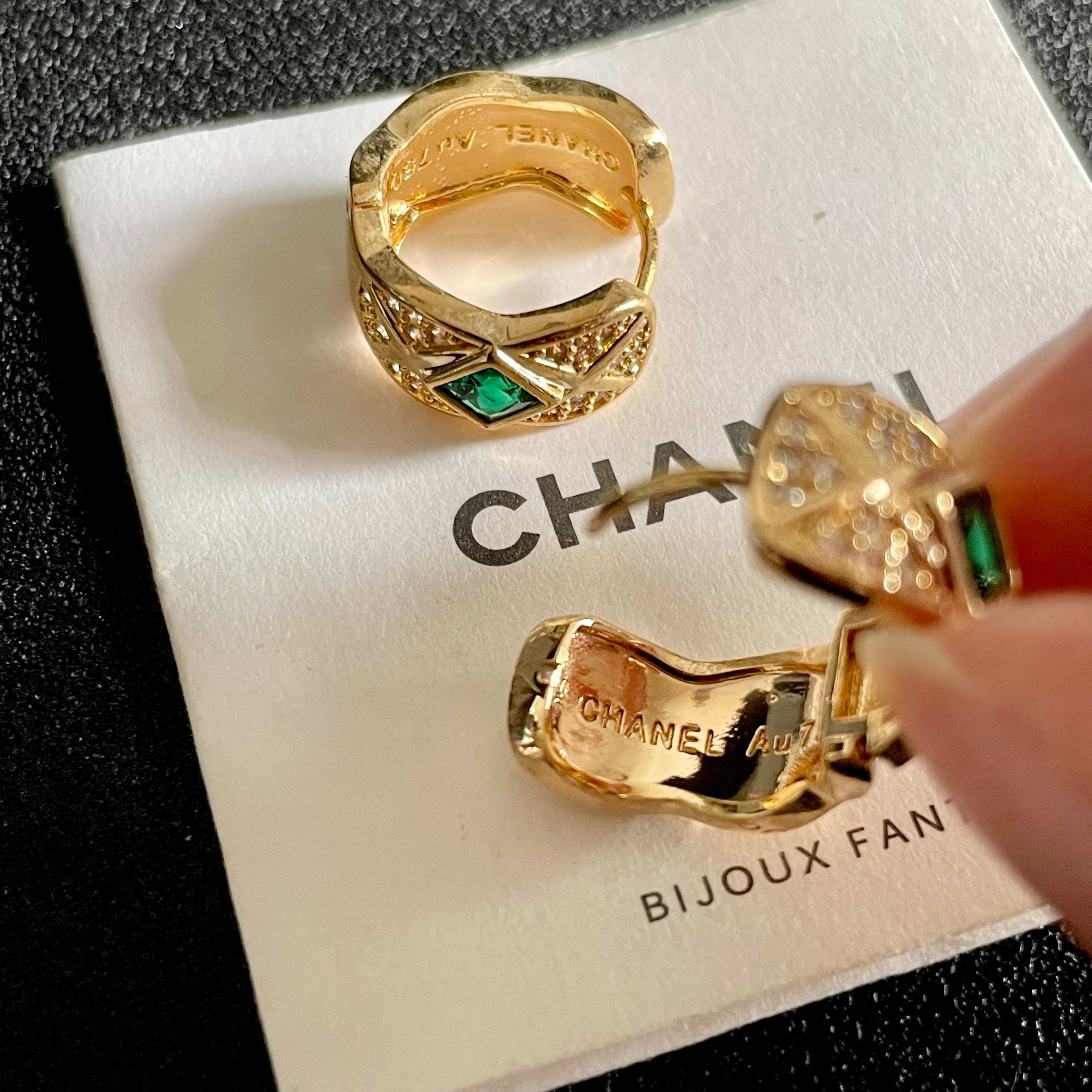 Chanel香奈儿 中古 双C耳钉👀原版复刻logo 小香家的款式真心无需多介绍😘🎶每一款都超好看，精致