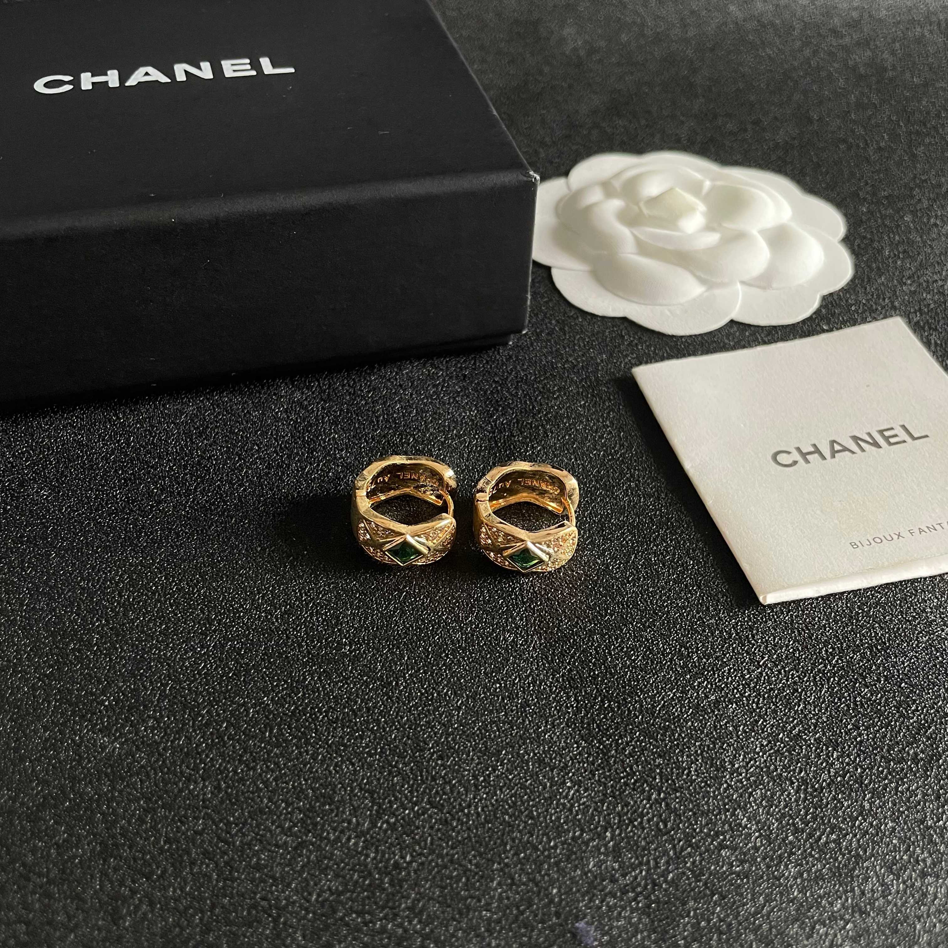 Chanel香奈儿 中古 双C耳钉👀原版复刻logo 小香家的款式真心无需多介绍😘🎶每一款都超好看，精致