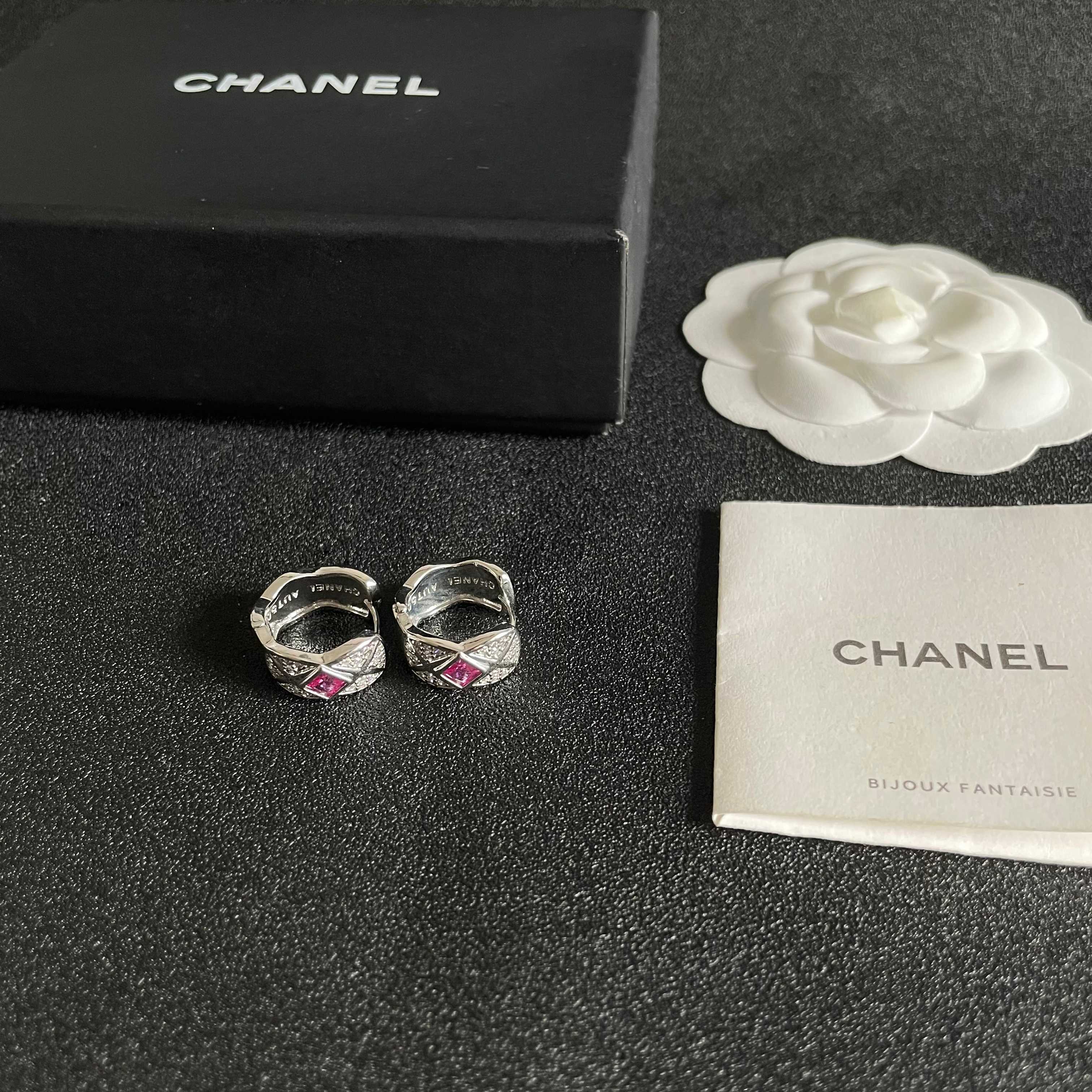 Chanel香奈儿 中古 双C耳钉👀原版复刻logo 小香家的款式真心无需多介绍😘🎶每一款都超好看，精致