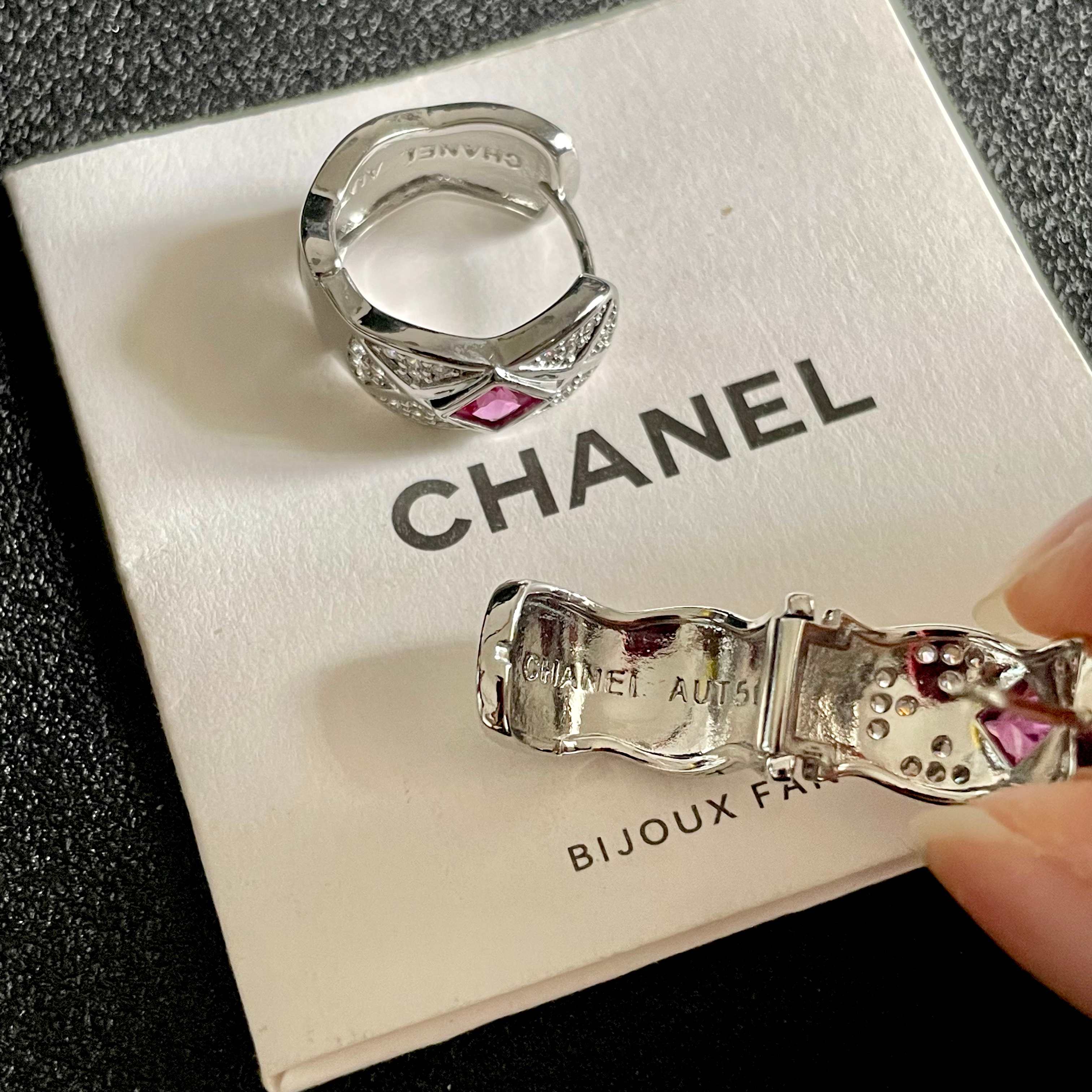 Chanel香奈儿 中古 双C耳钉👀原版复刻logo 小香家的款式真心无需多介绍😘🎶每一款都超好看，精致