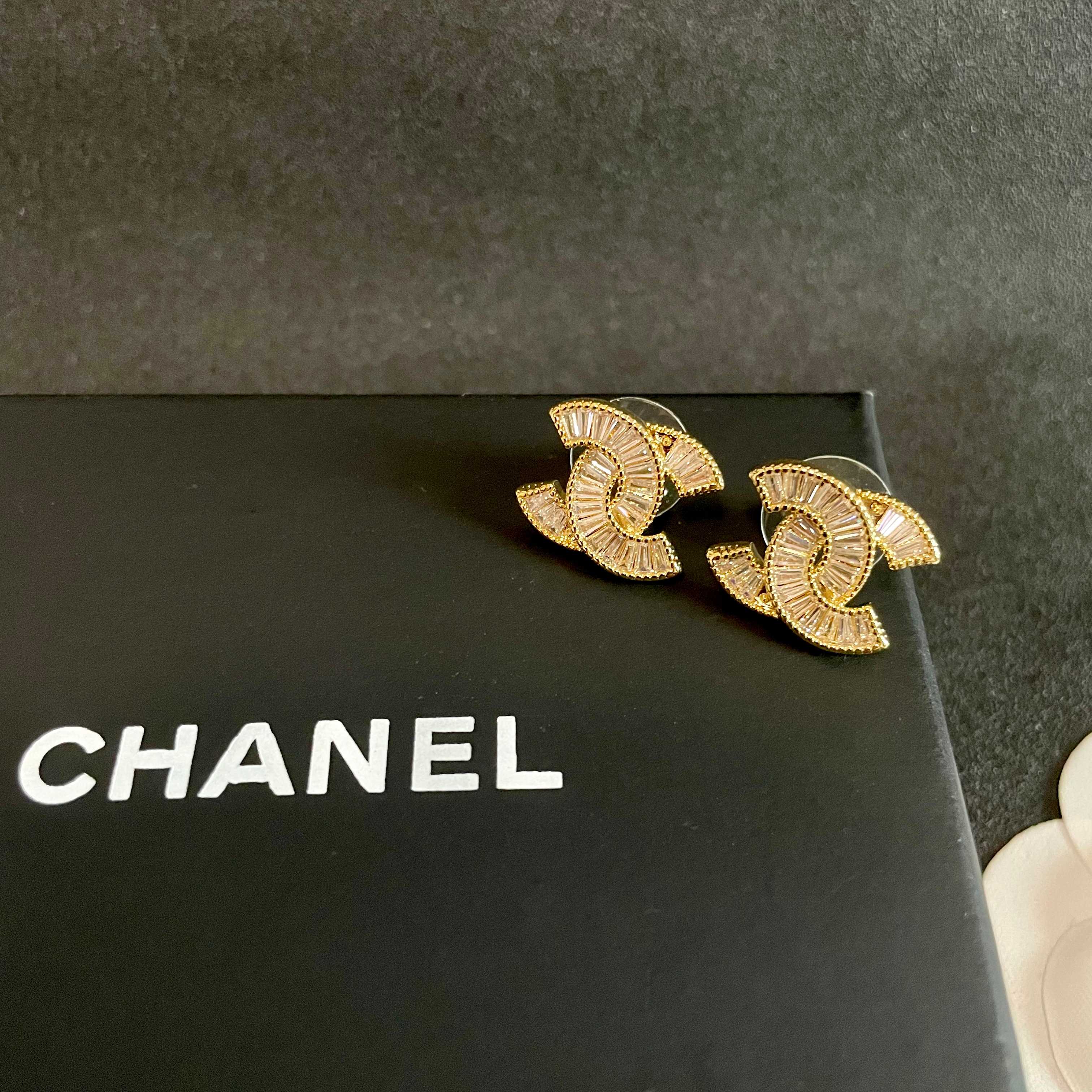 Chanel香奈儿 中古 双C耳钉👀原版复刻logo 小香家的款式真心无需多介绍😘🎶每一款都超好看，精致