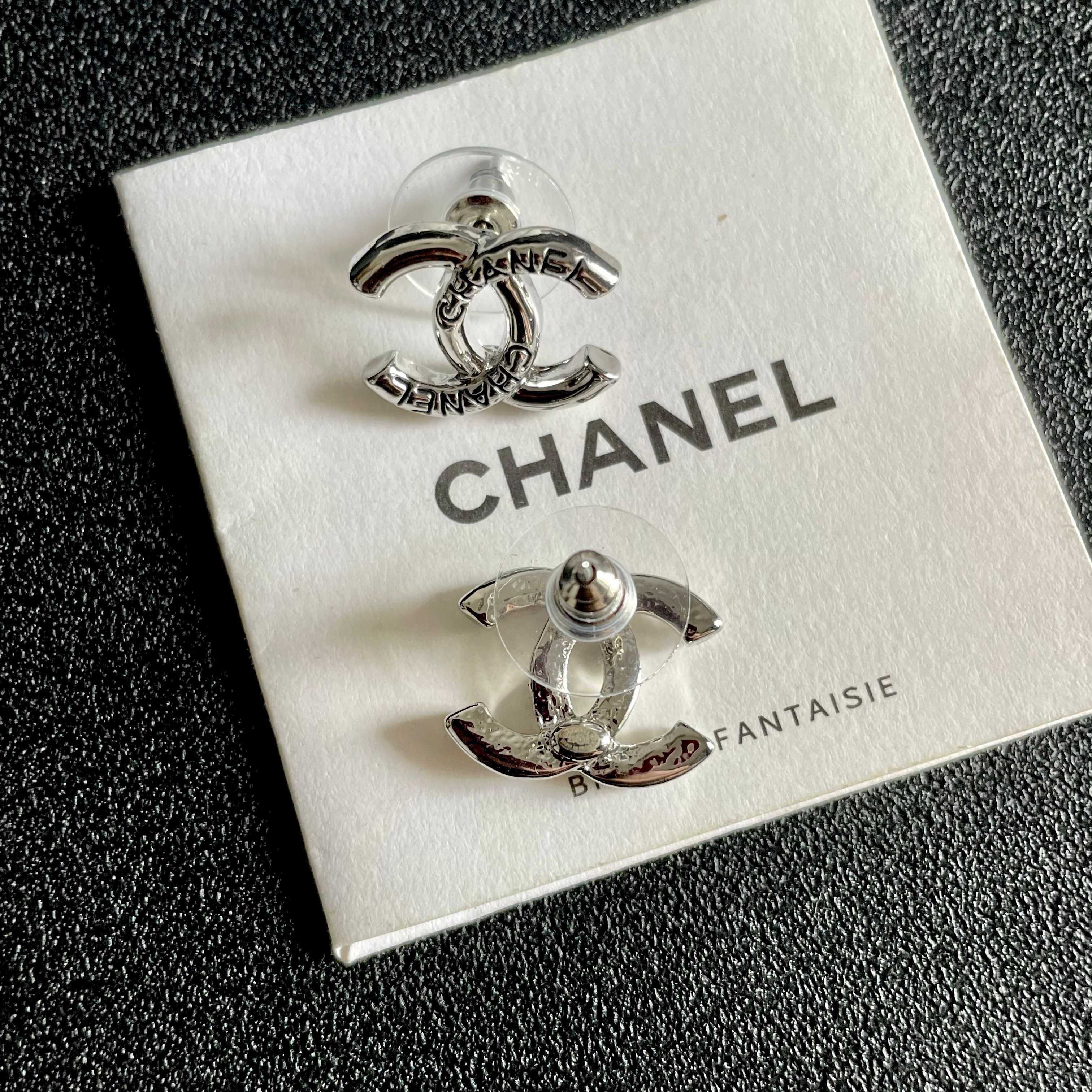 Chanel香奈儿 中古 双C耳钉👀原版复刻logo 小香家的款式真心无需多介绍😘🎶每一款都超好看，精致