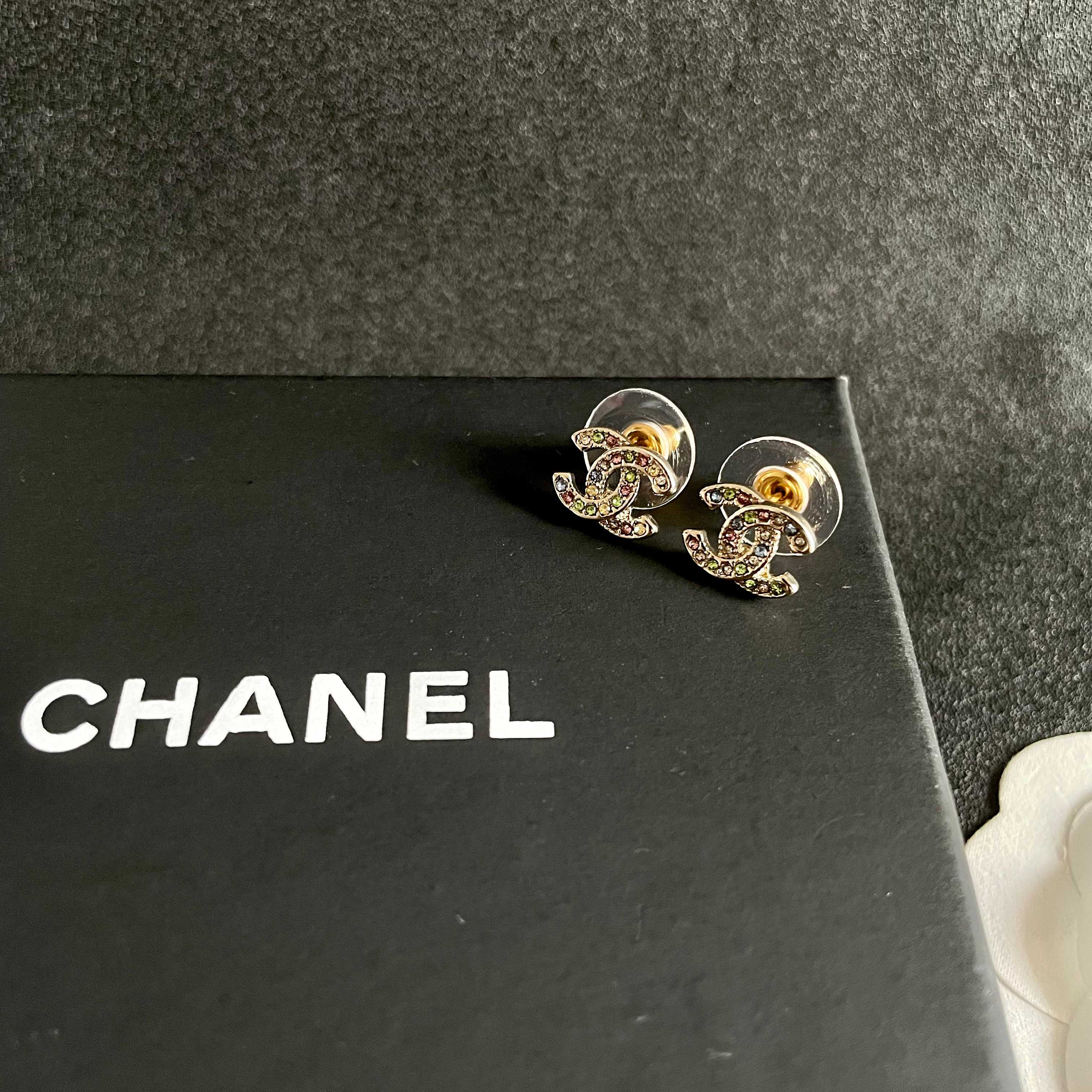 Chanel香奈儿 中古 字母 耳钉👀小香家的款式真心无需多介绍😘🎶每一款都超好看，精致大方，非常显气质