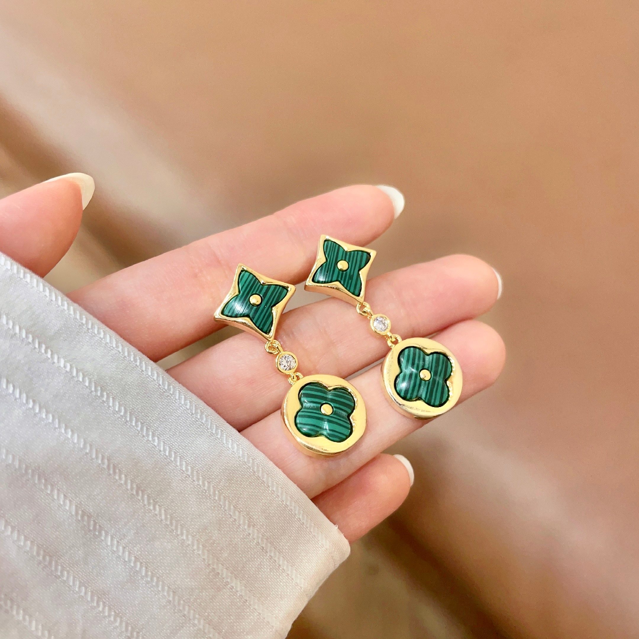 😍LV耳钉耳环🌀原版黄铜 925纯银针 实拍 设计不张扬🥰不高调却带着一种迷人的气质上身超显气质👑不能更