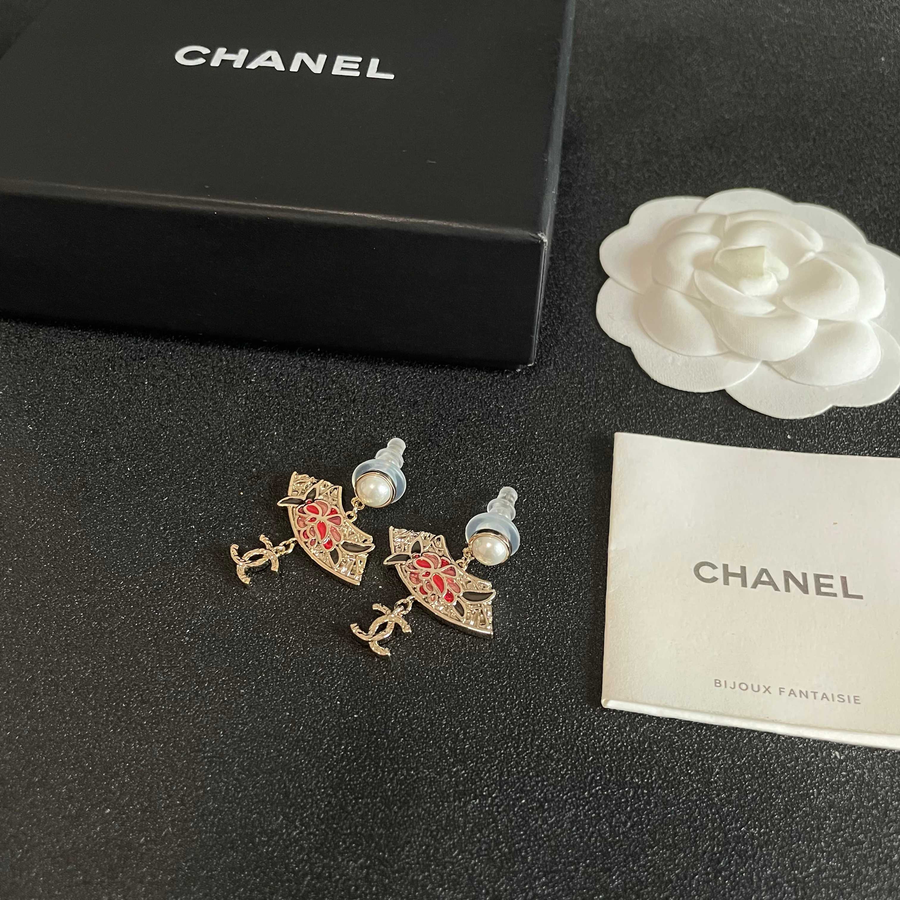 Chanel香奈儿 中古 耳钉👀小香家的款式真心无需多介绍😘🎶每一款都超好看，精致大方，非常显气质